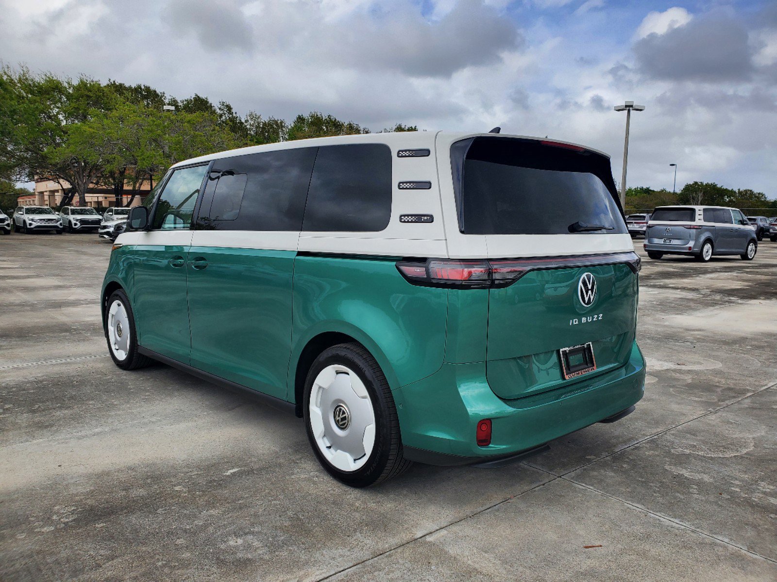 2025 Volkswagen ID. Buzz photo 4