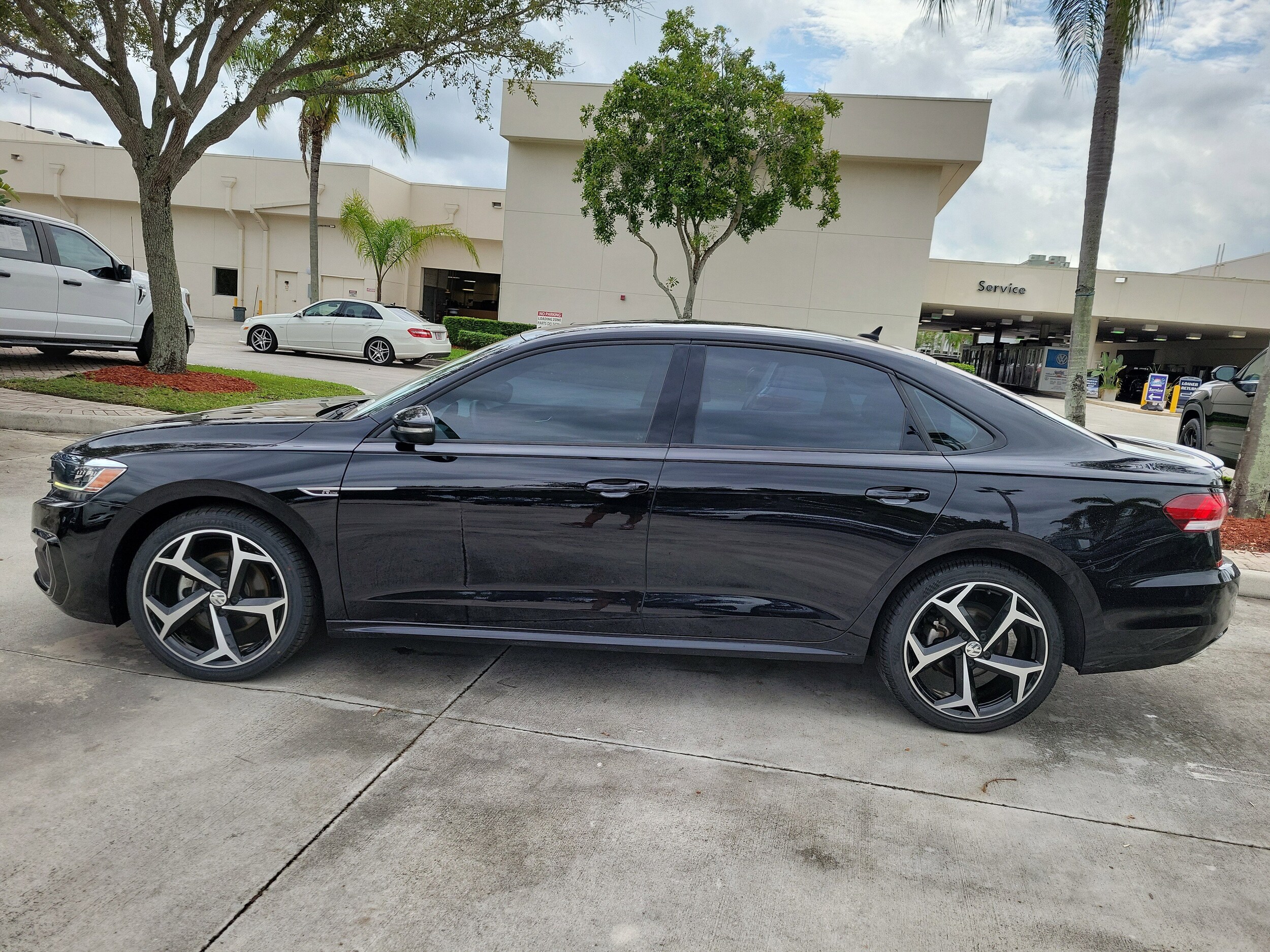 2022 Volkswagen Passat 2.0T R-Line photo 4