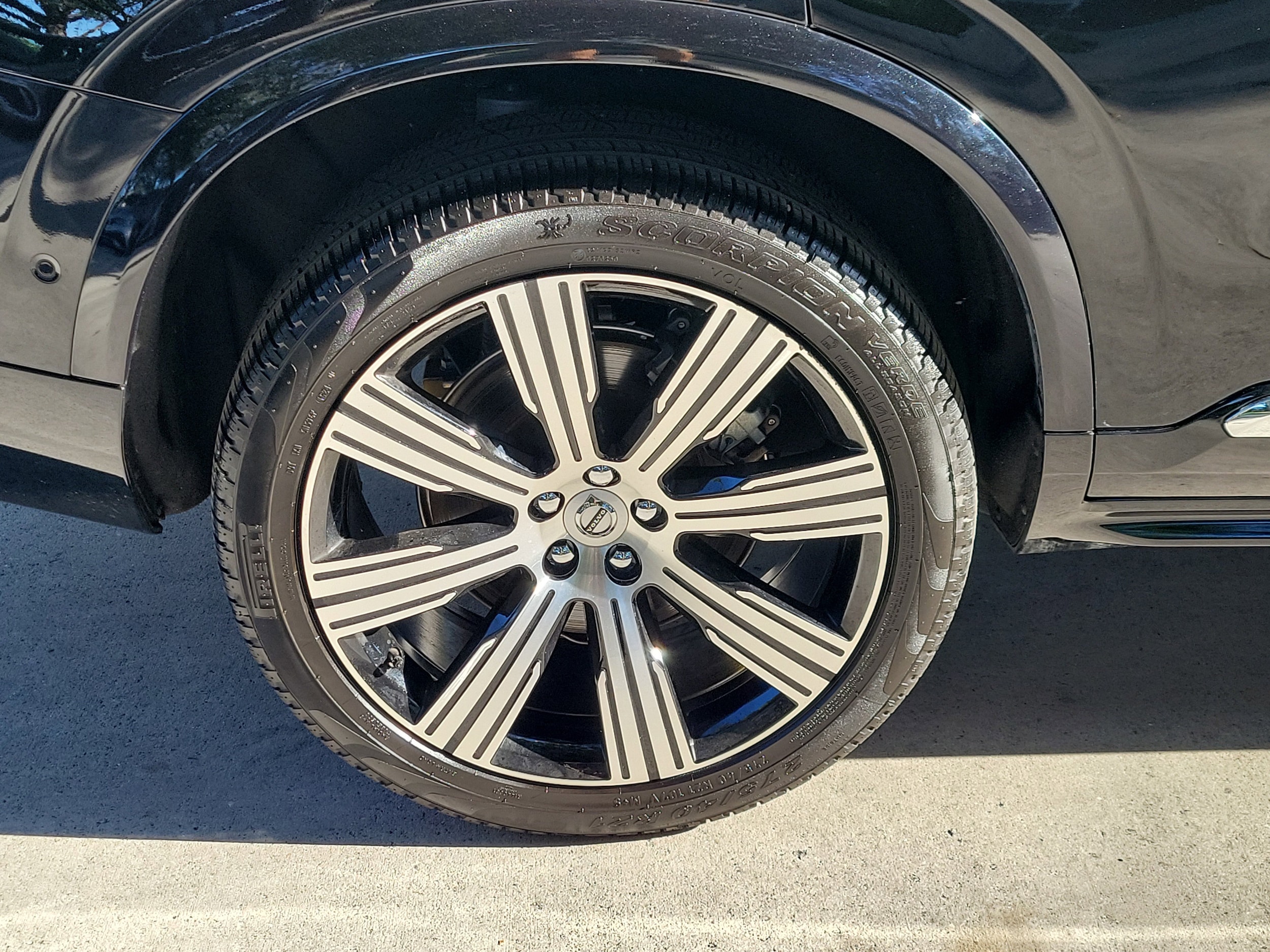 2025 Volvo XC90 Plus - Photo 11