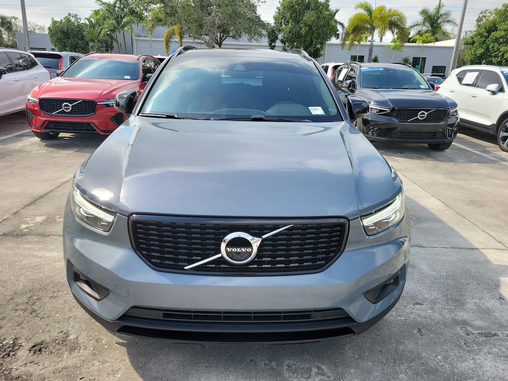 Used 2022 Volvo XC40 T5 AWD R-Design SUV
