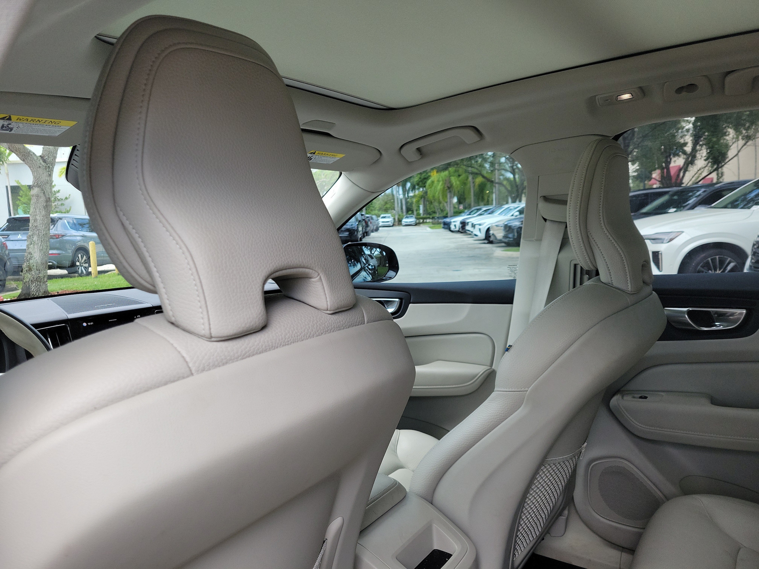 2025 Volvo XC60 Plus - Photo 11