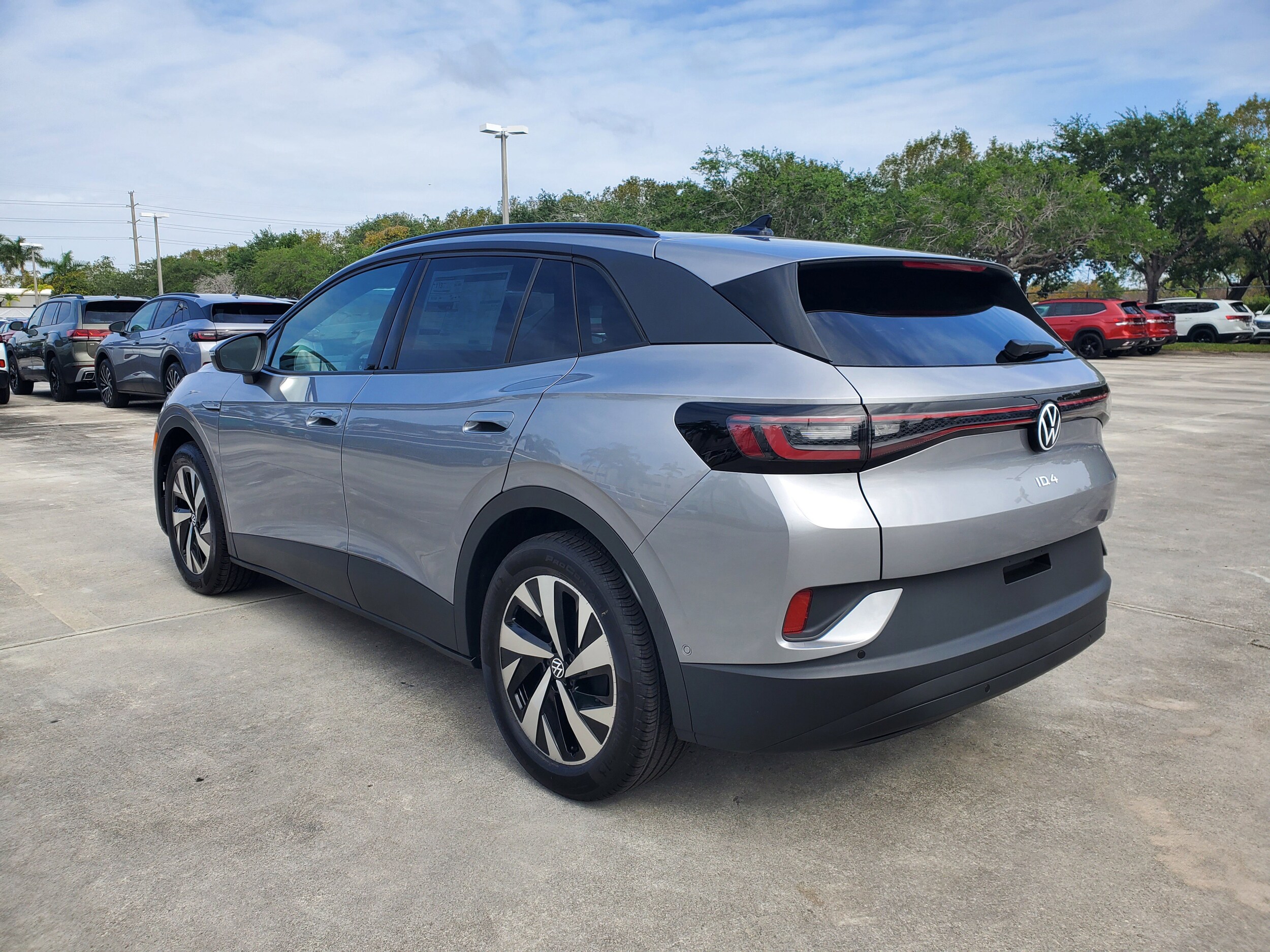 2025 Volkswagen ID.4 Pro photo 4