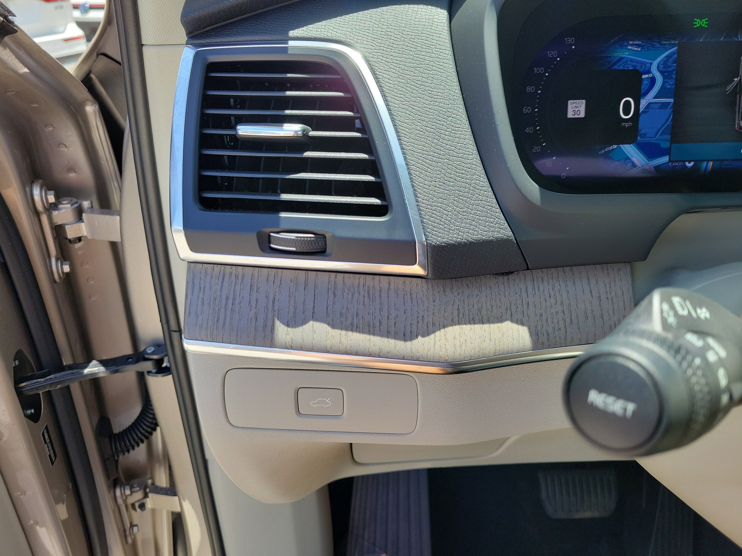 2025 Volvo XC90 Core - Photo 23