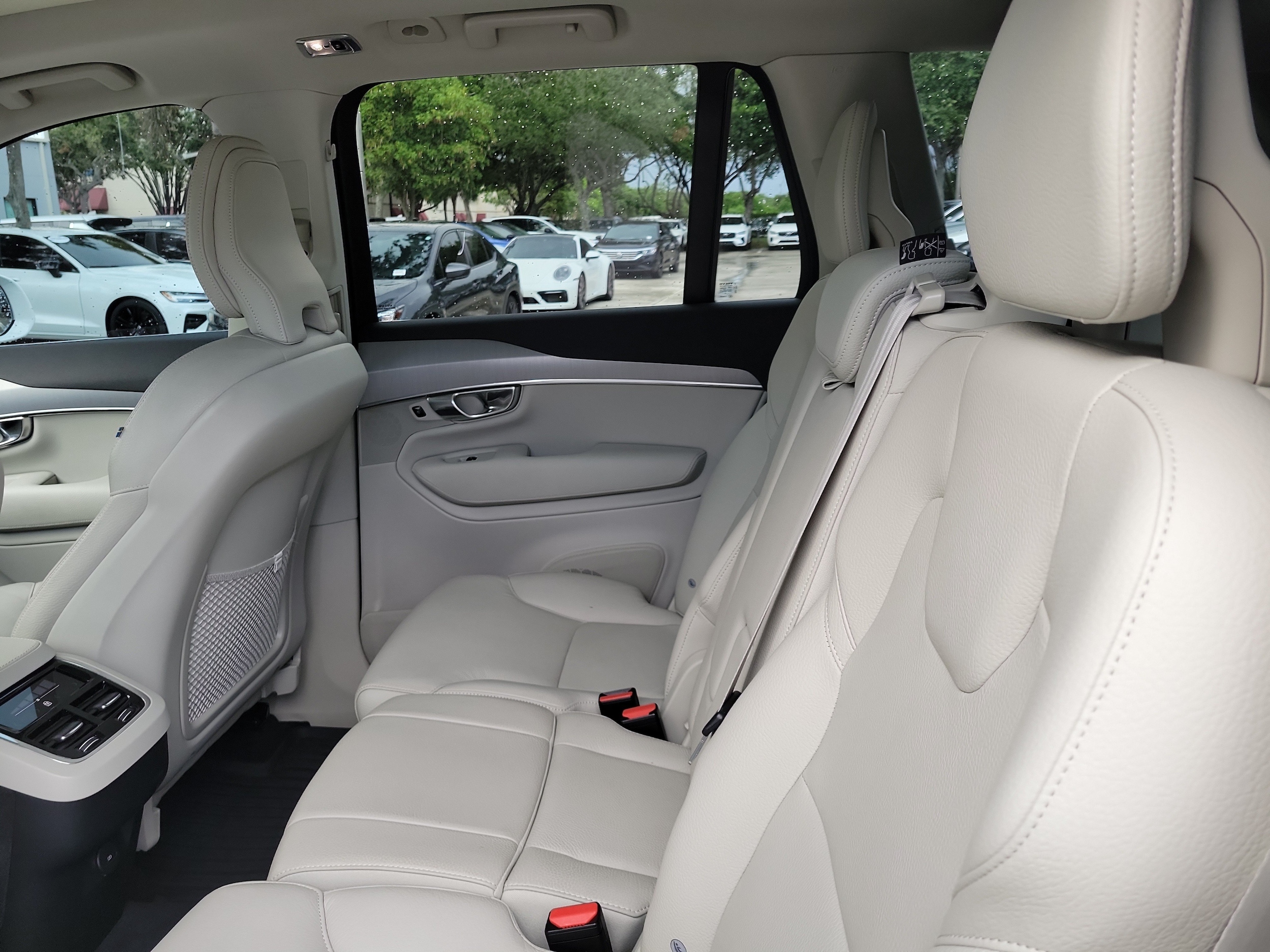 2022 Volvo XC90 Momentum - Photo 12