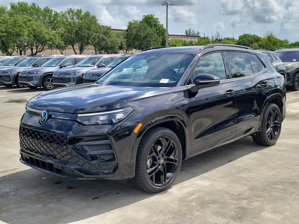 New 2026 Volkswagen Tiguan SE R-Line Black SUV