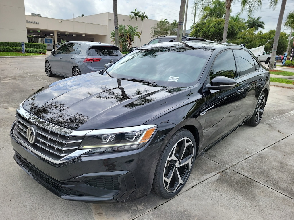 Certified 2022 Volkswagen Passat 2.0T R-Line Sedan