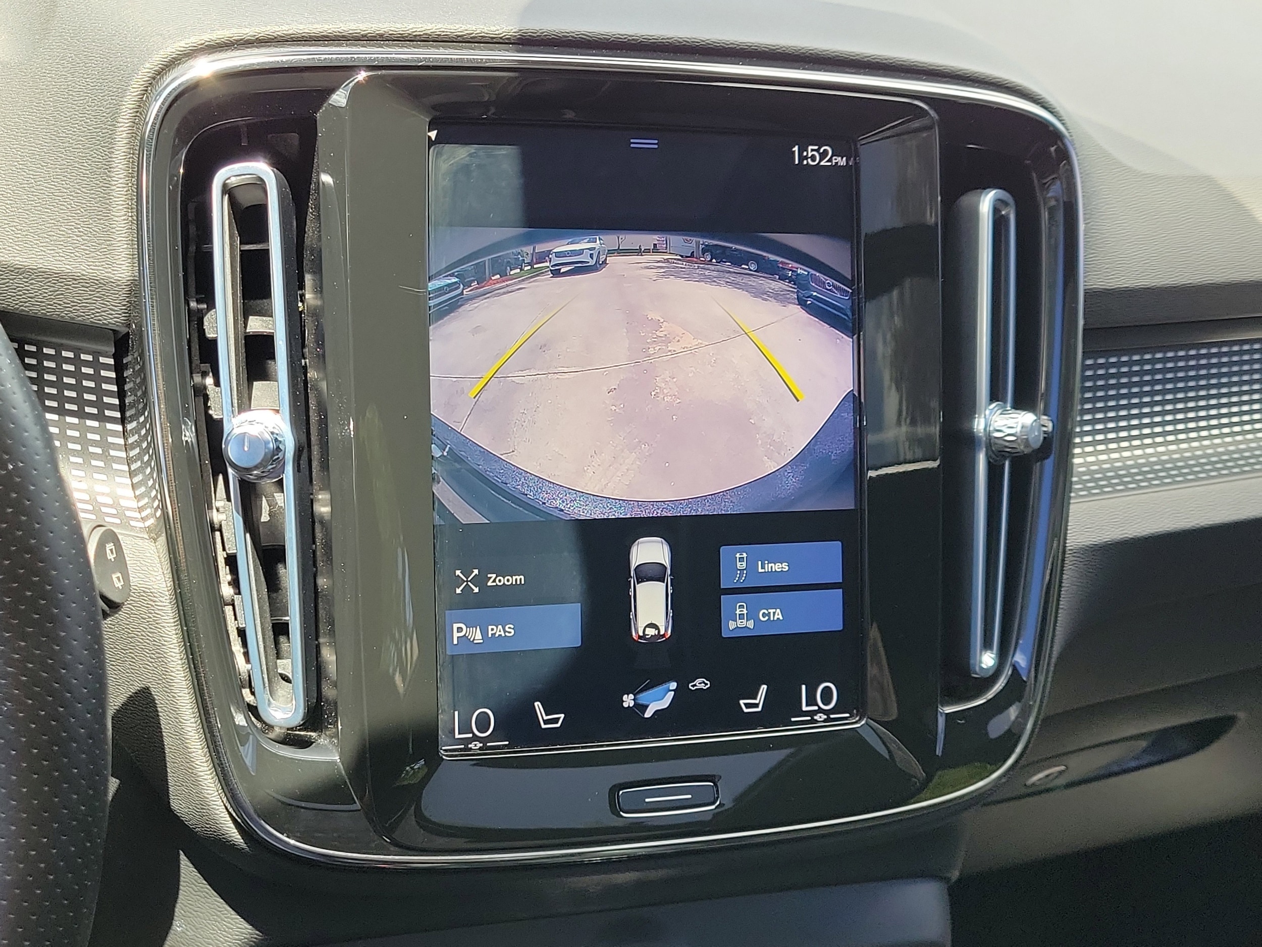 2021 Volvo XC40 R-Design - Photo 28
