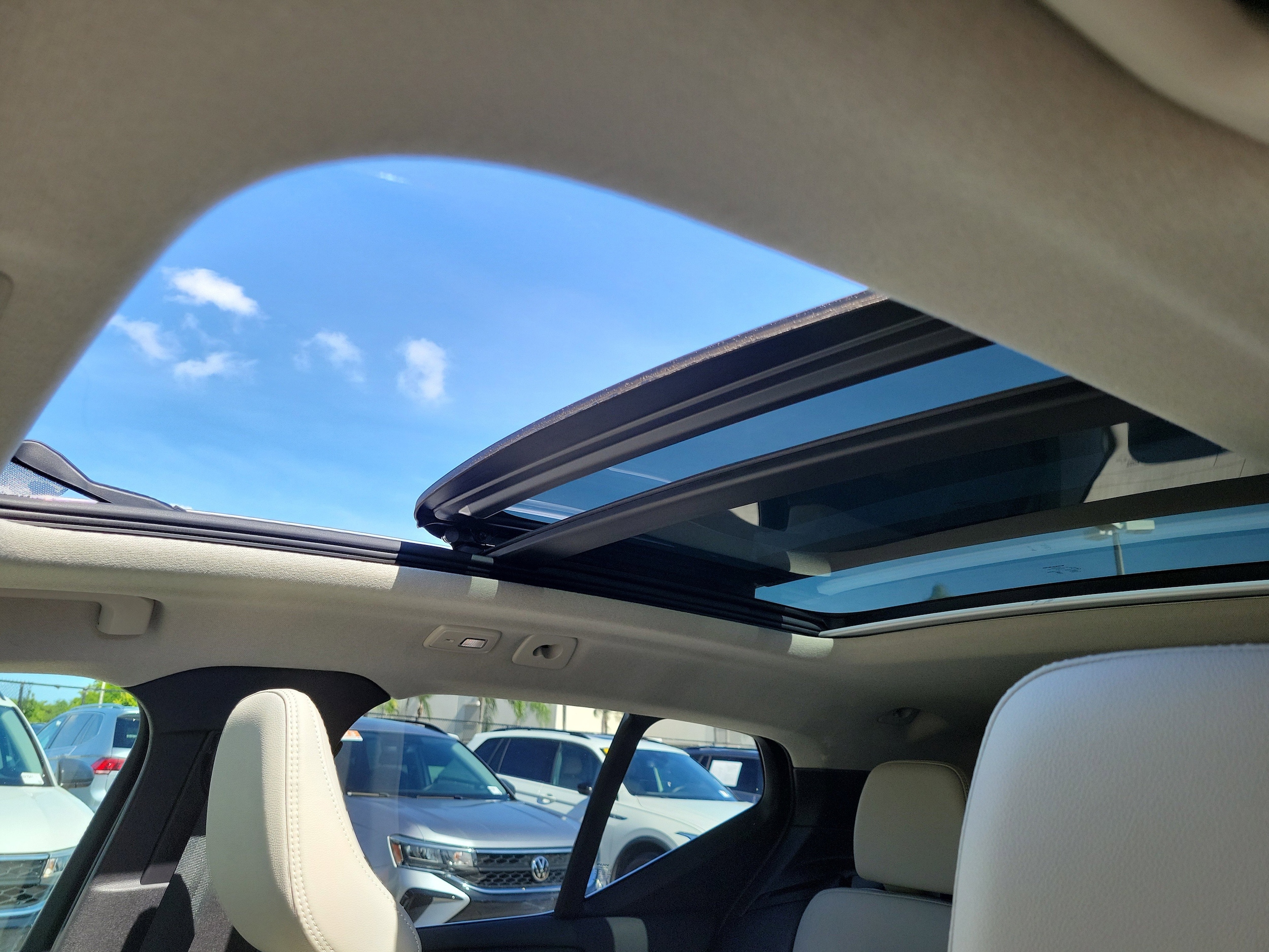 2024 Volvo XC40 Plus - Photo 22