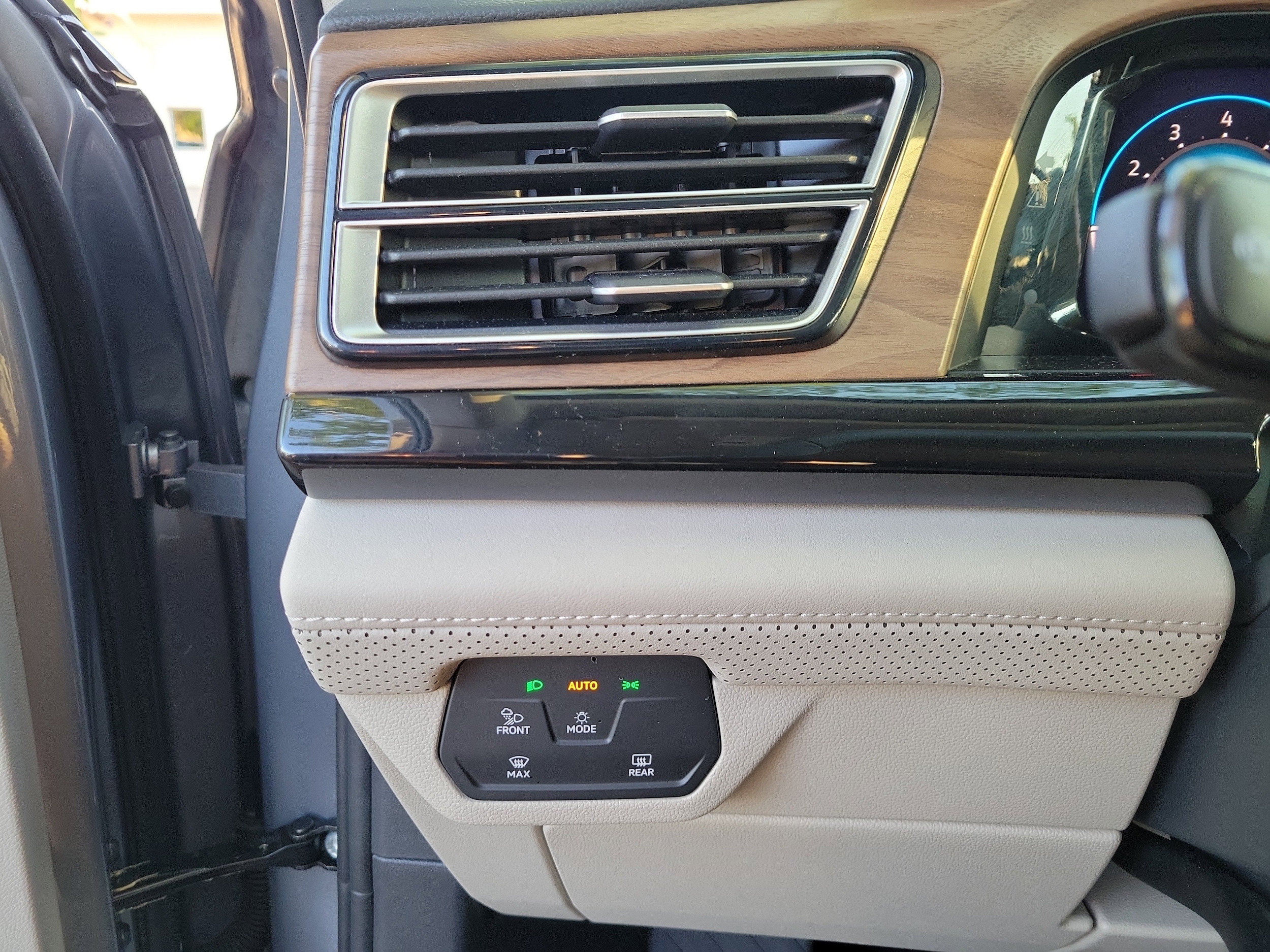 2026 Volkswagen Atlas SE - Photo 17