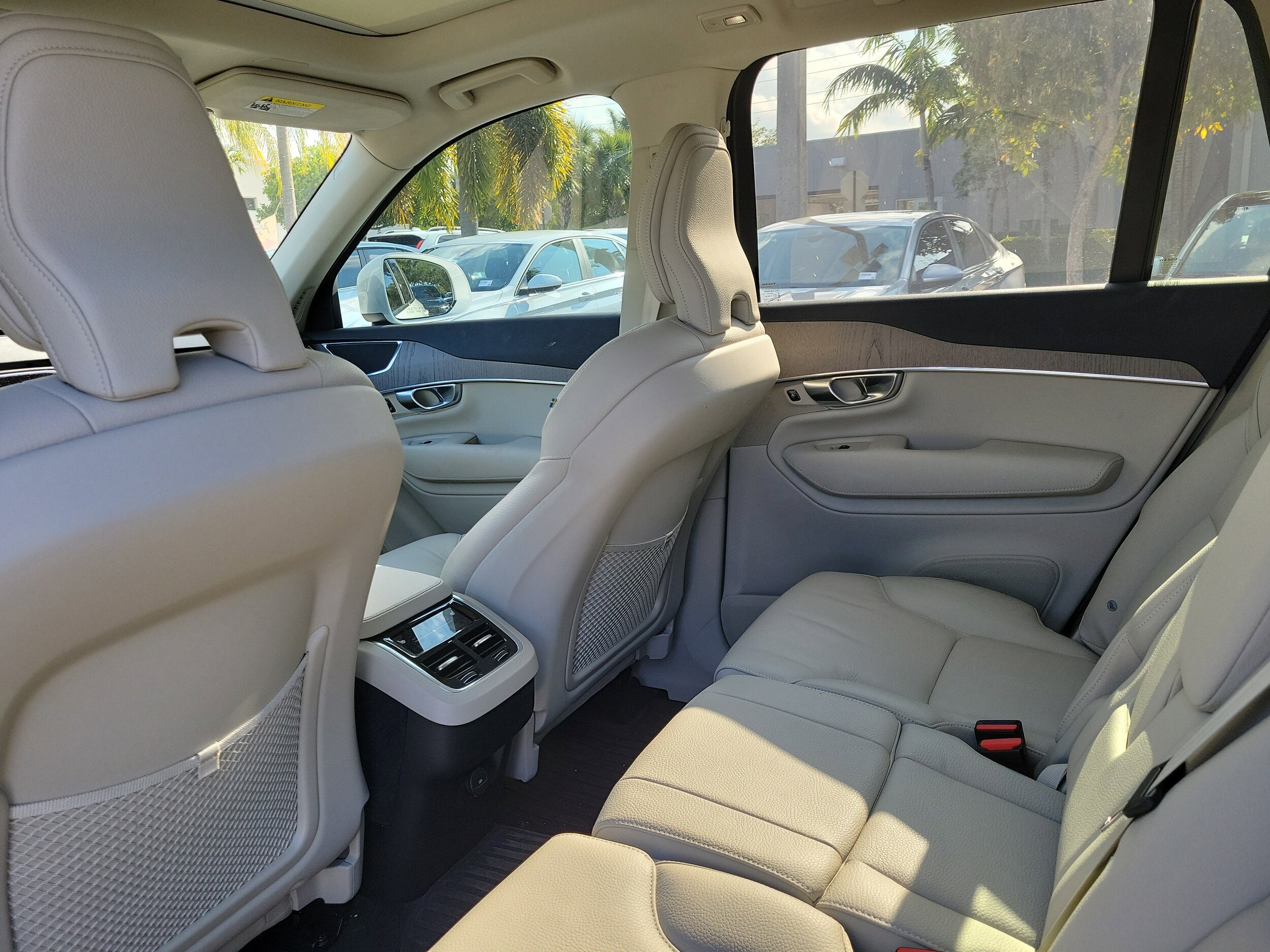 2025 Volvo XC90 Plus - Photo 12
