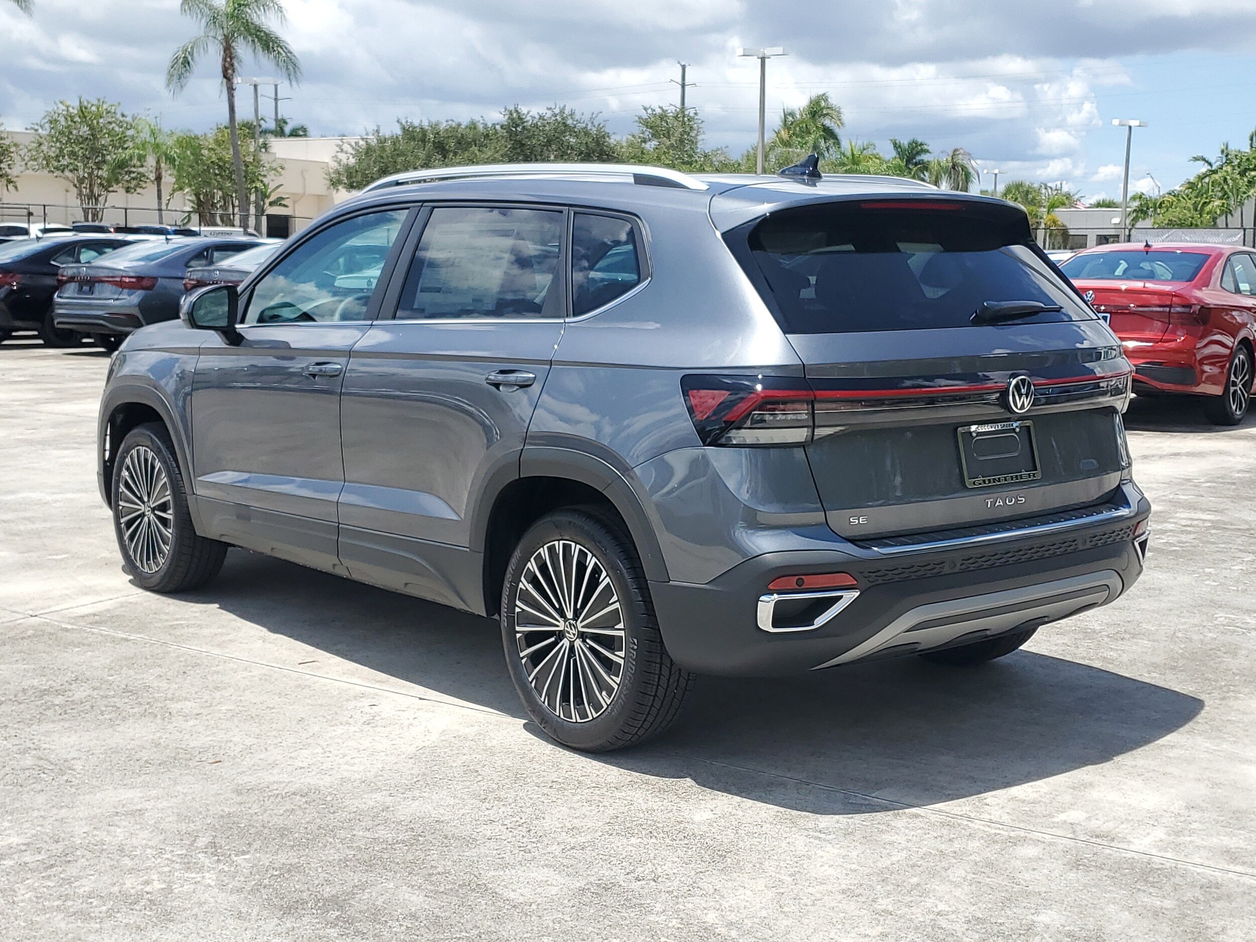 2025 Volkswagen Taos SE photo 3