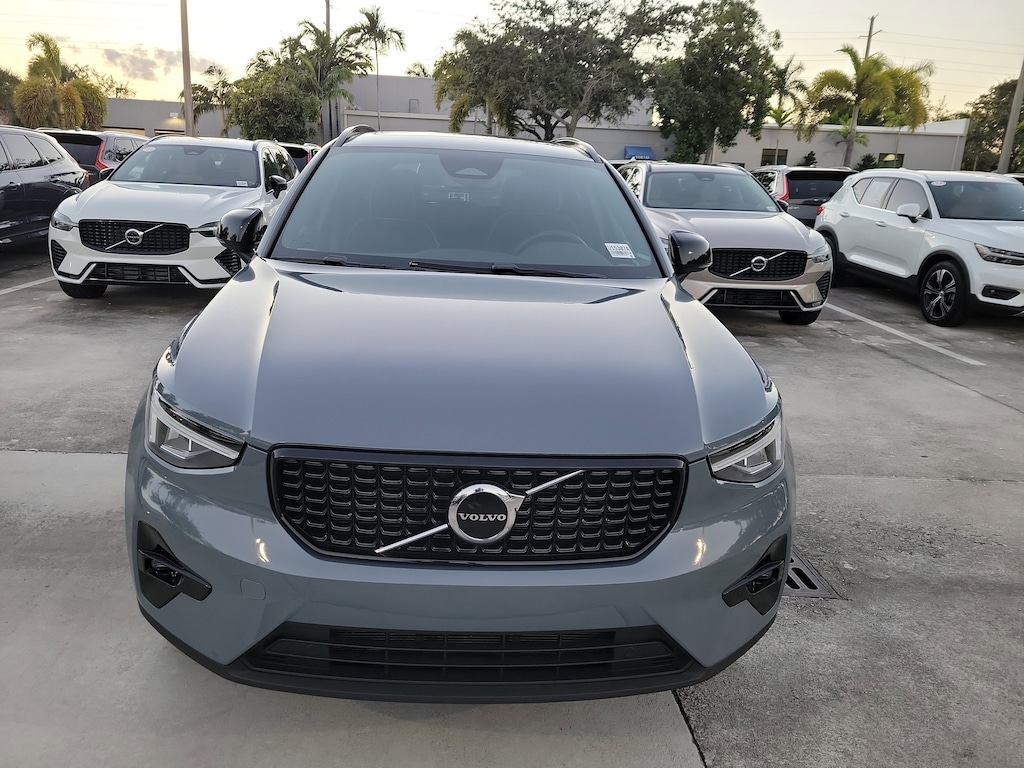 Used 2023 Volvo XC40 B5 AWD Plus Dark SUV