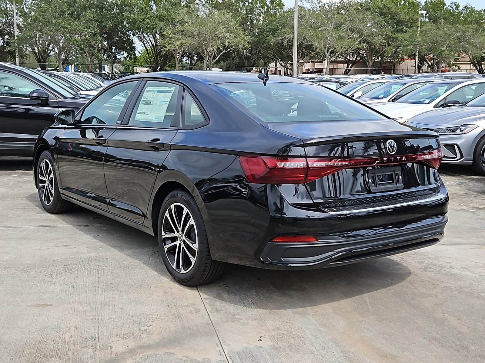 2025 Volkswagen Jetta 1.5T Sport photo 4