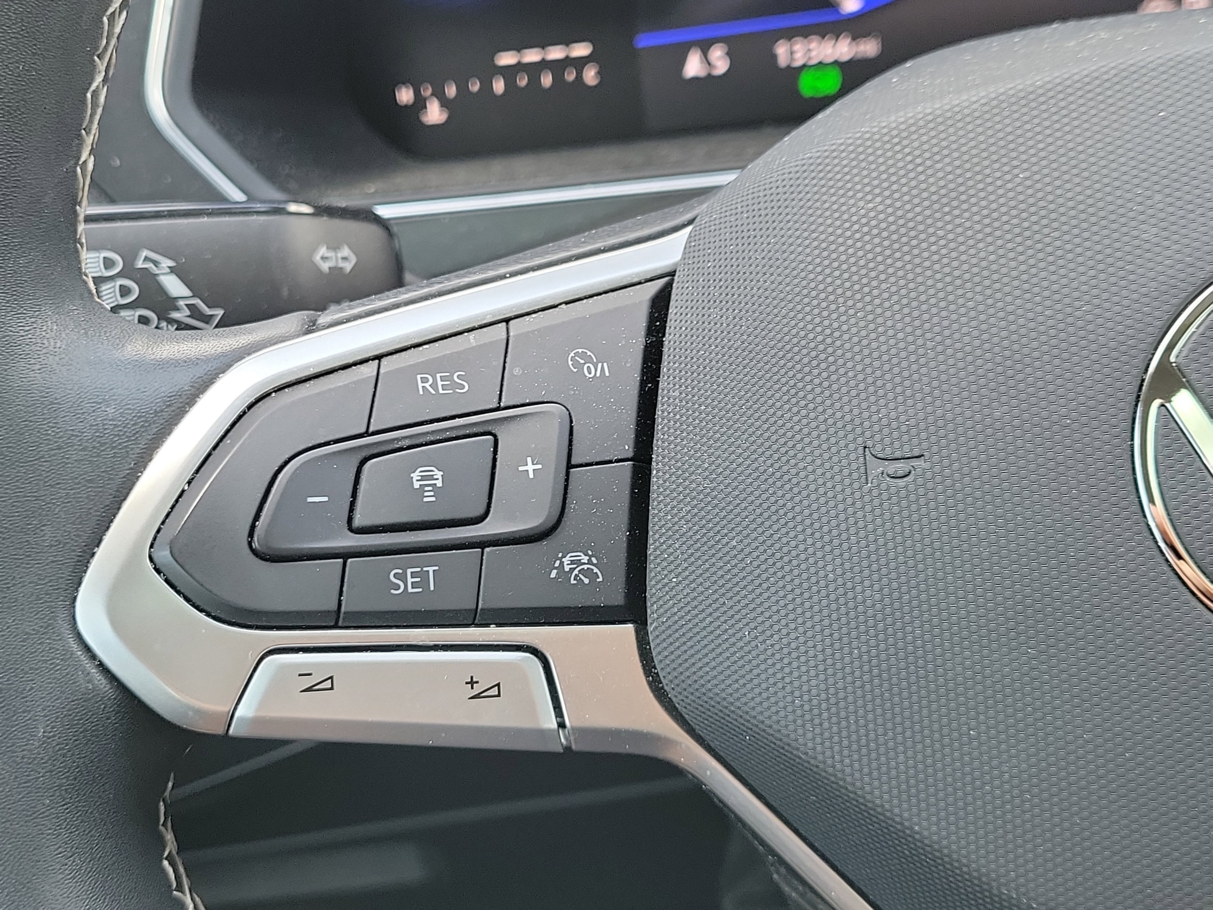 2023 Volkswagen Tiguan SE - Photo 20