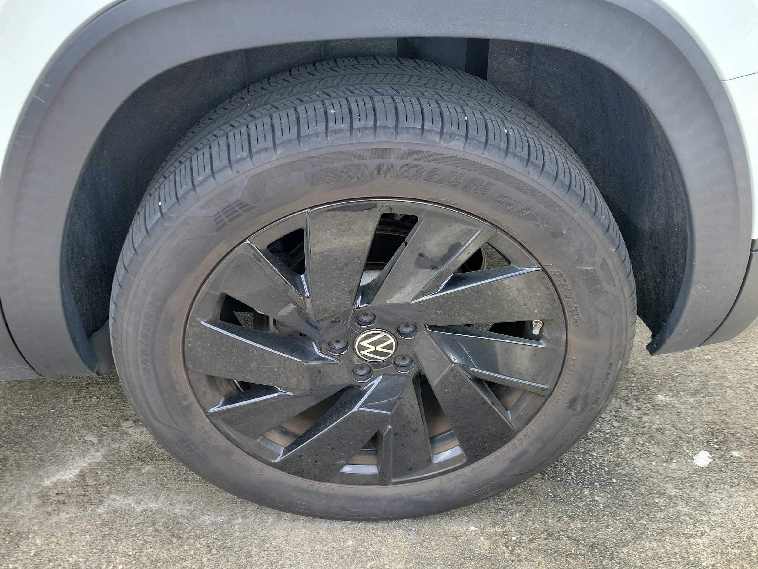 2024 Volkswagen Atlas SE w/Tech - Photo 5