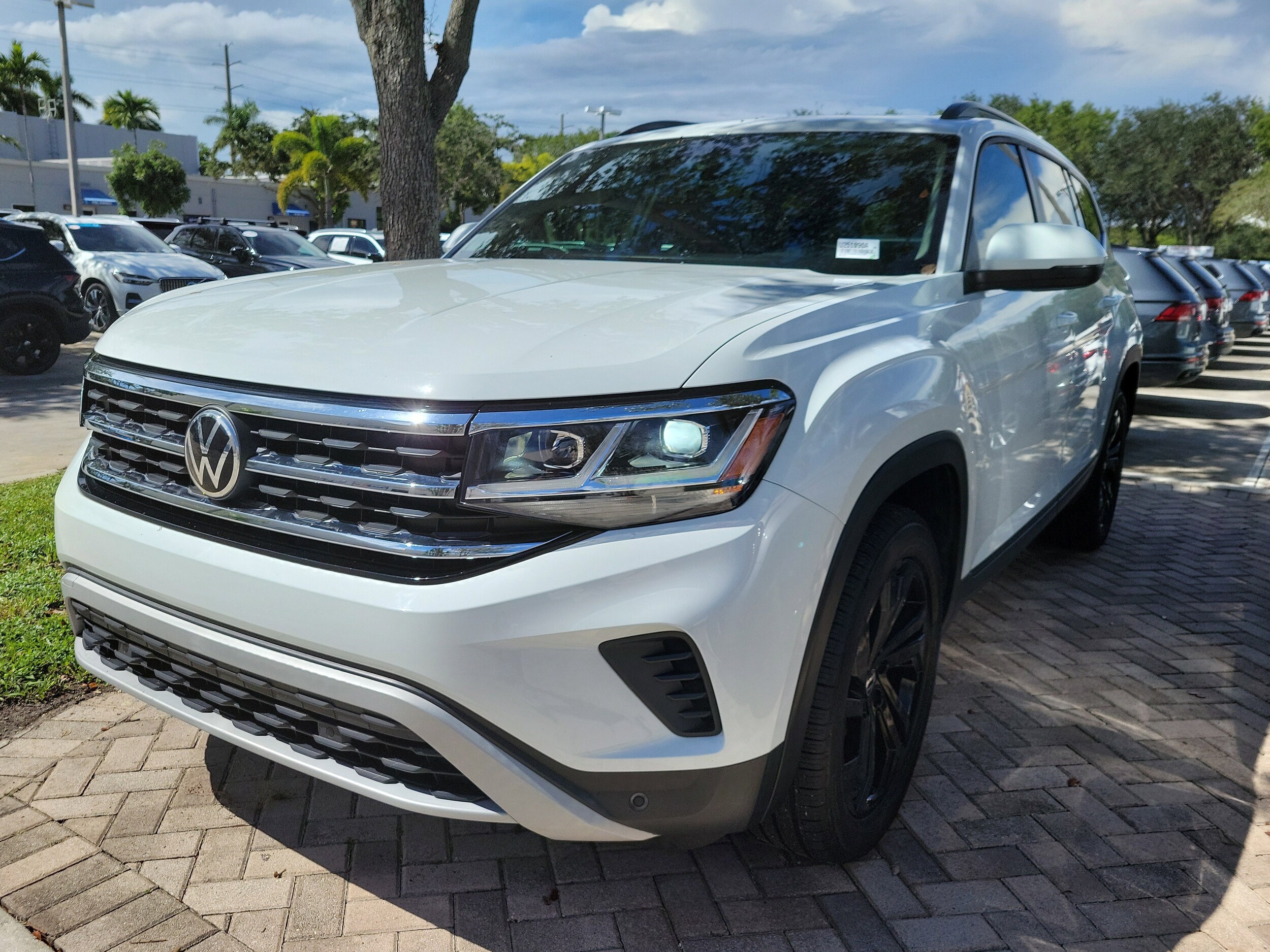2022 Volkswagen Atlas SE Technology photo 2