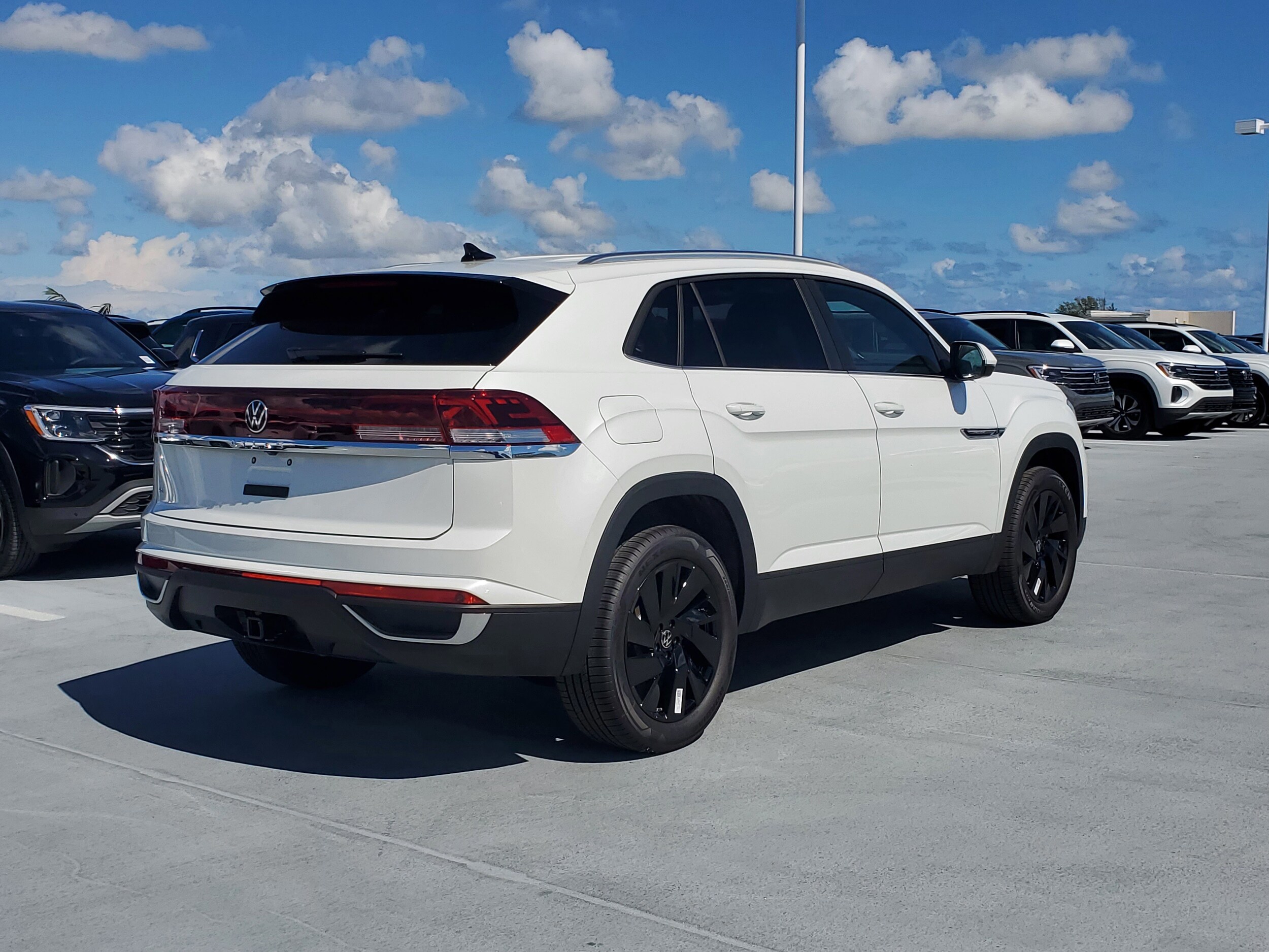 2026 Volkswagen Atlas Cross Sport SE Technology photo 2