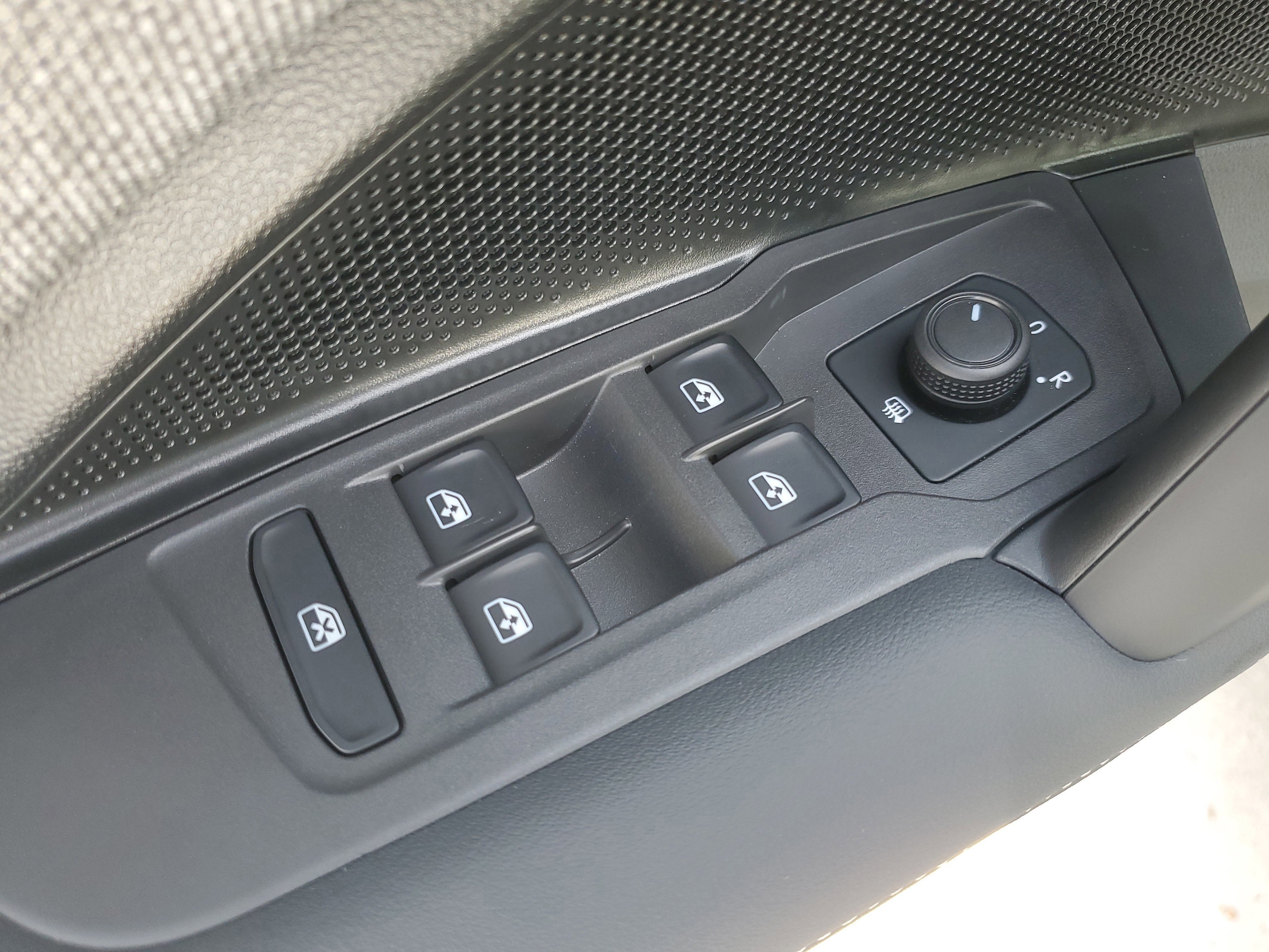 2025 Volkswagen Tiguan S - Photo 13