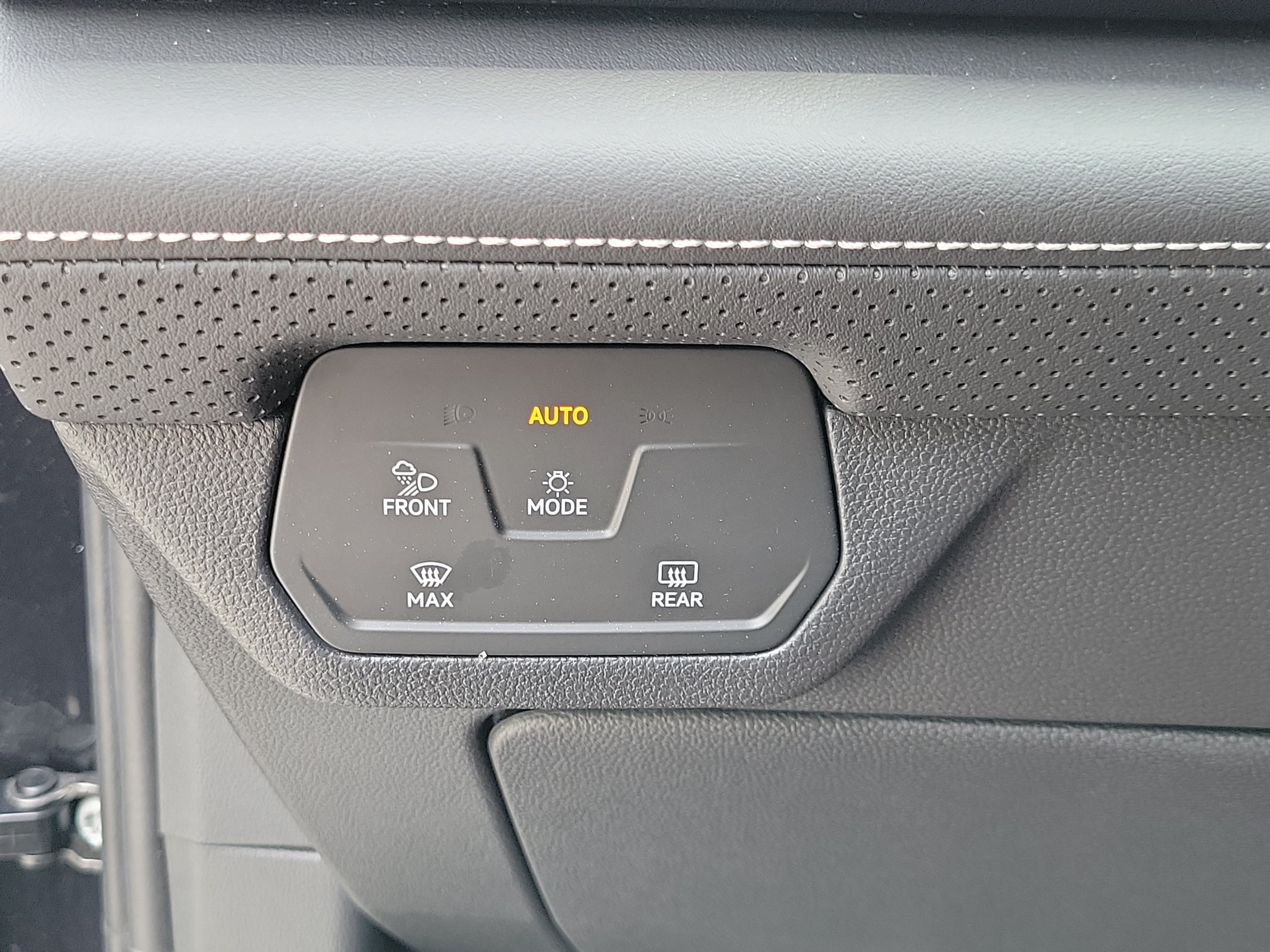 2026 Volkswagen Atlas Cross Sport SE w/Tech - Photo 11