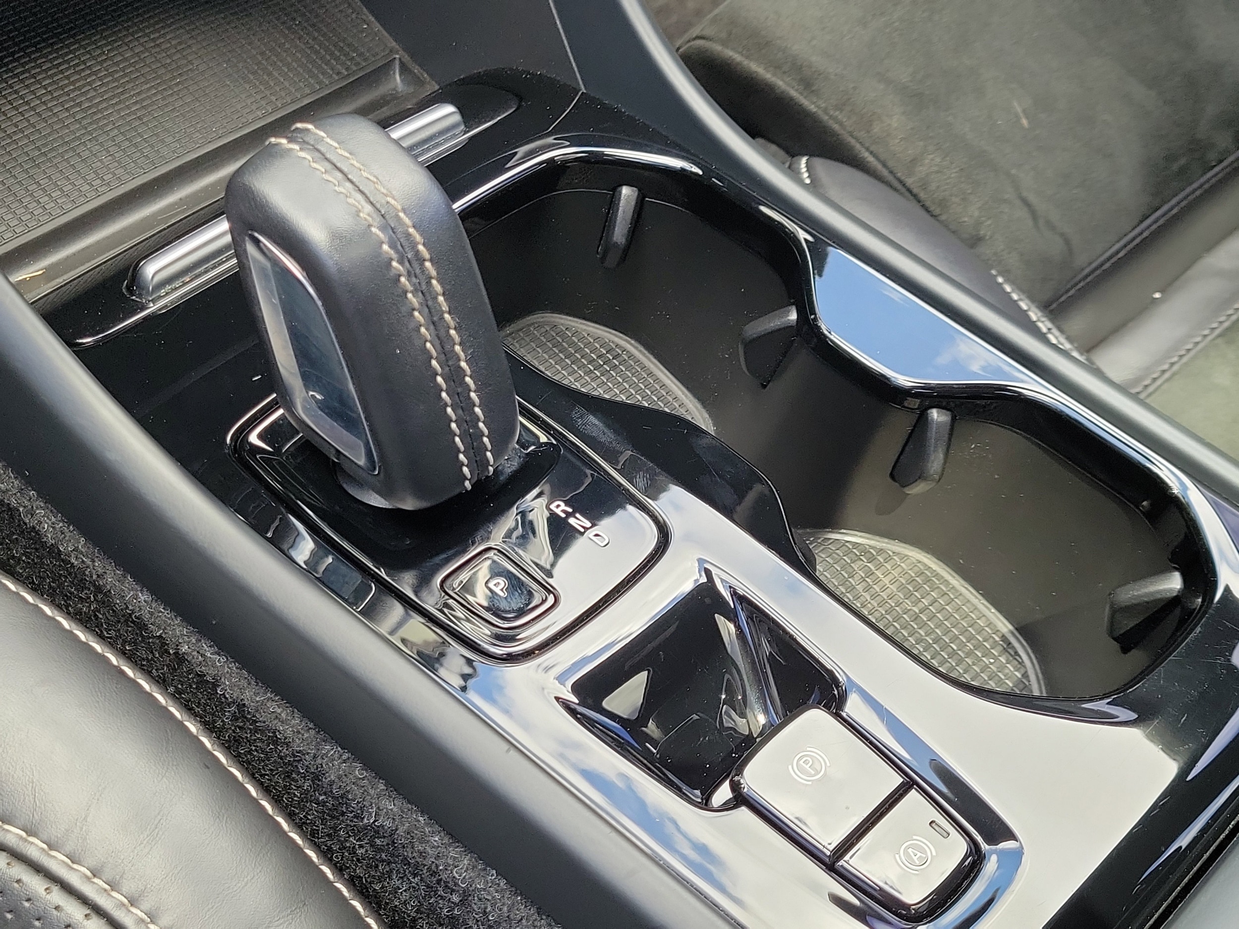 2021 Volvo XC40 R-Design - Photo 29