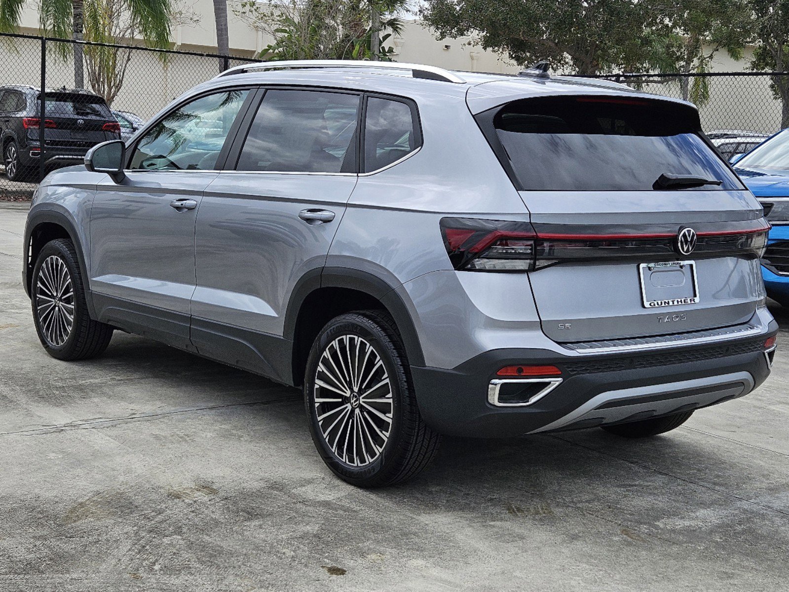 2025 Volkswagen Taos SE photo 2