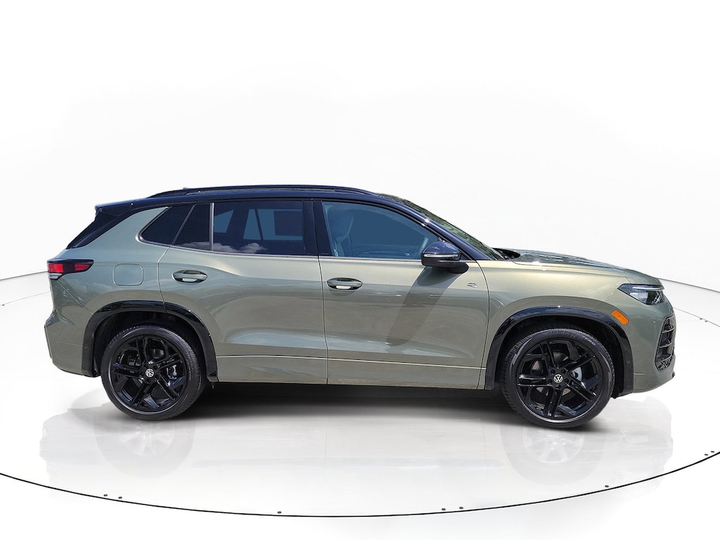 New 2026 Volkswagen Tiguan SE R-Line Black SUV