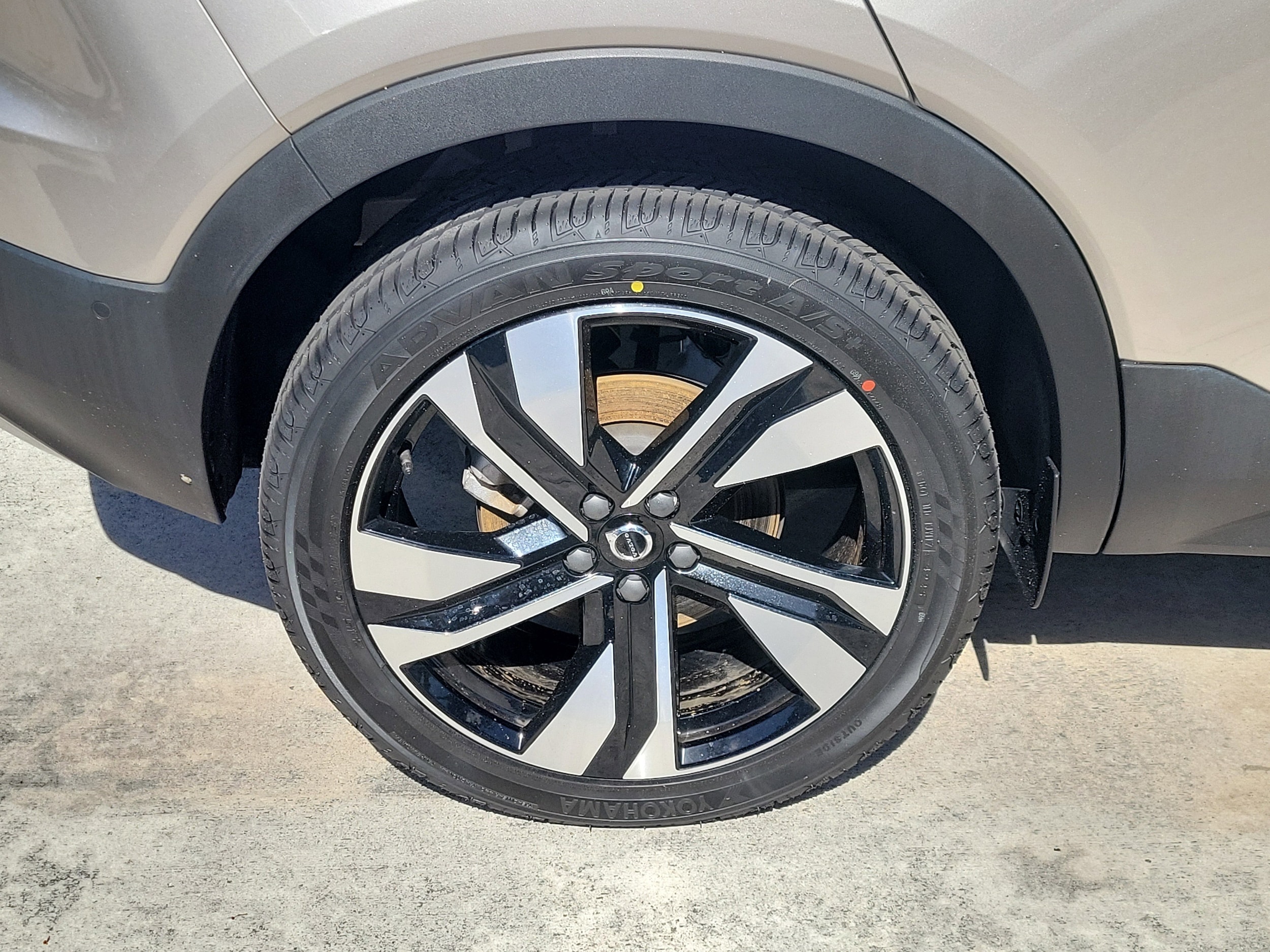 2024 Volvo XC40 Plus - Photo 11