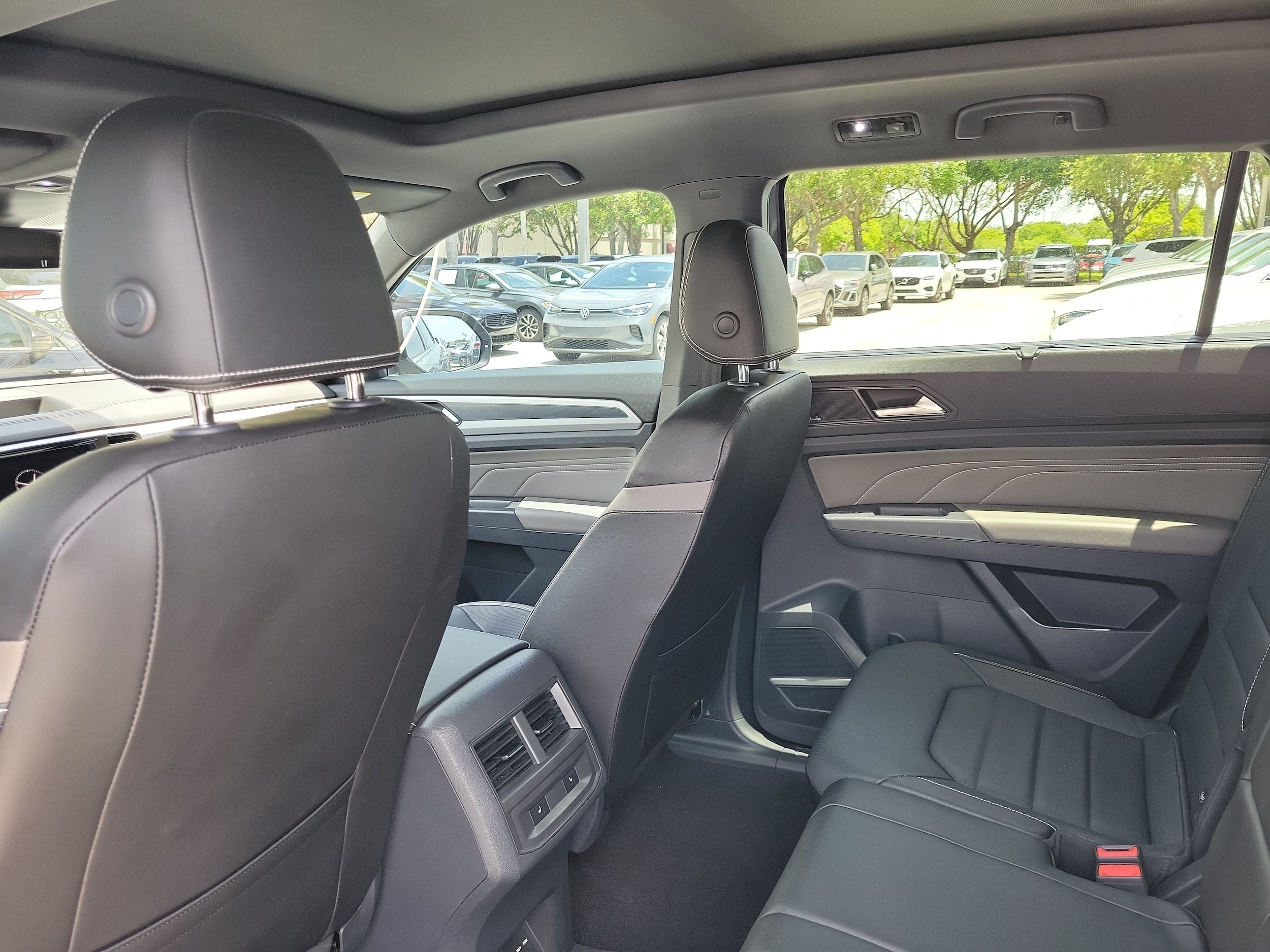 2023 Volkswagen Atlas Cross Sport SEL Premium R-Line - Photo 14