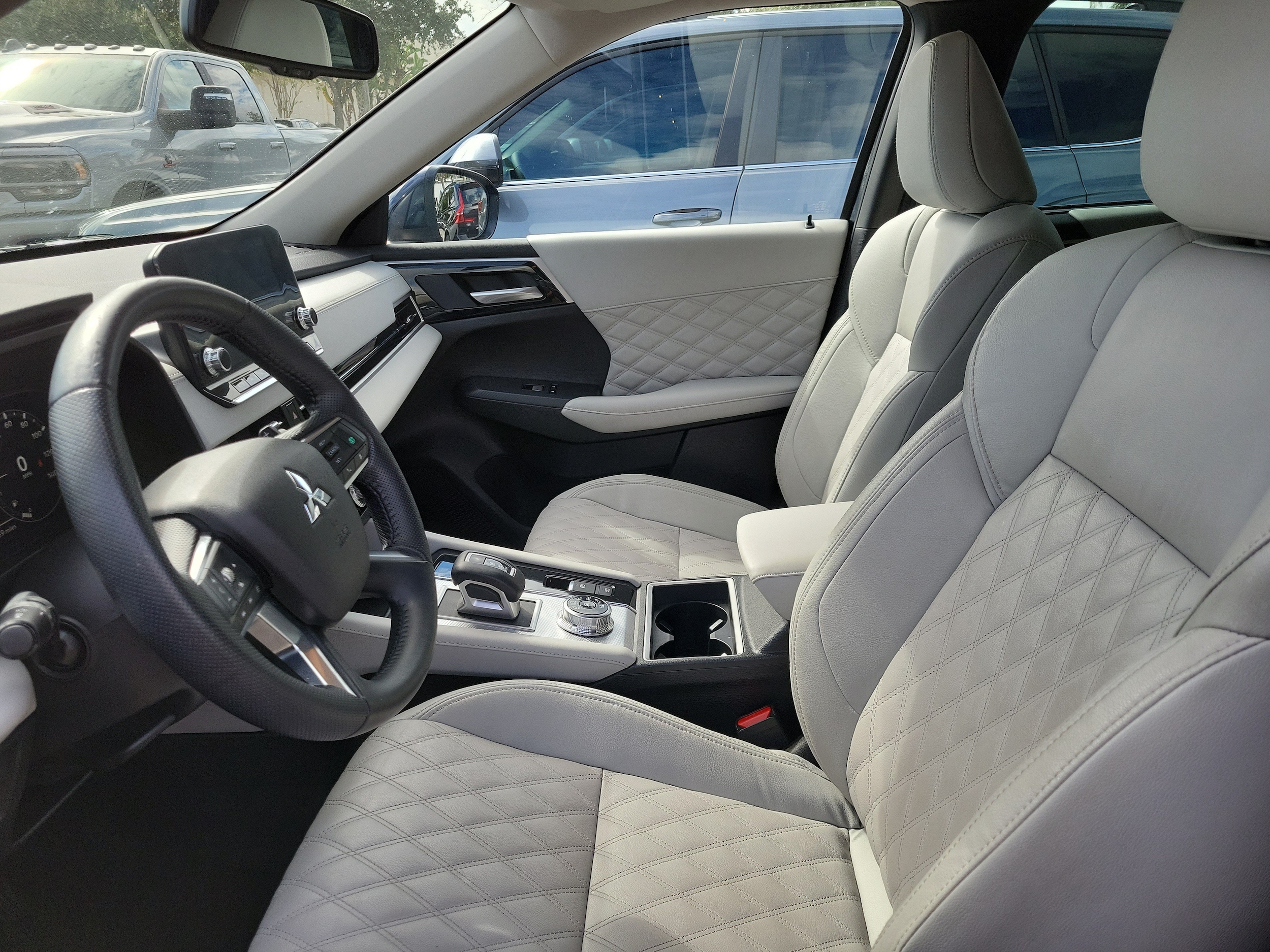 2023 Mitsubishi Outlander SEL - Photo 14