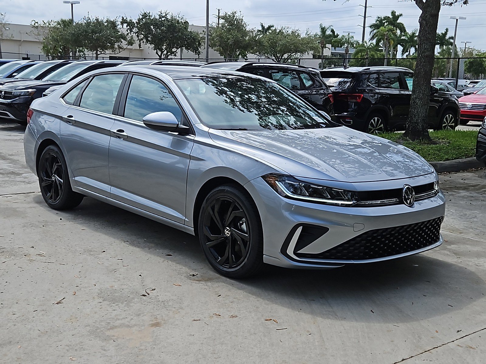 2025 Volkswagen Jetta 1.5T SE photo 2