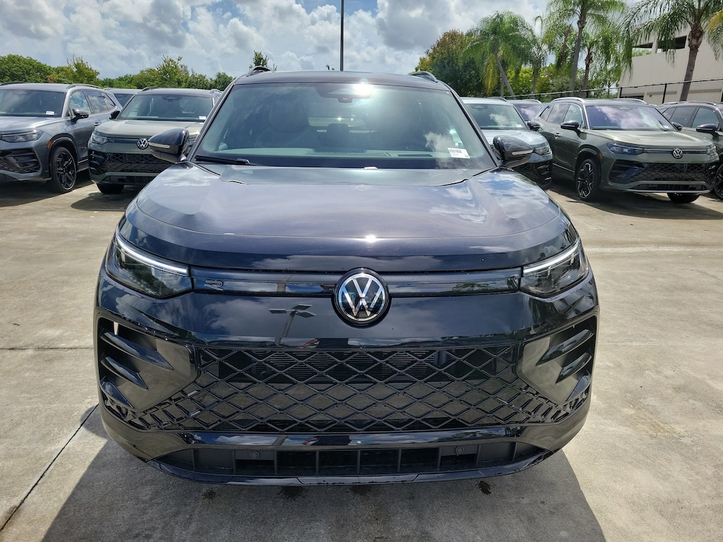 New 2026 Volkswagen Tiguan SE R-Line Black SUV