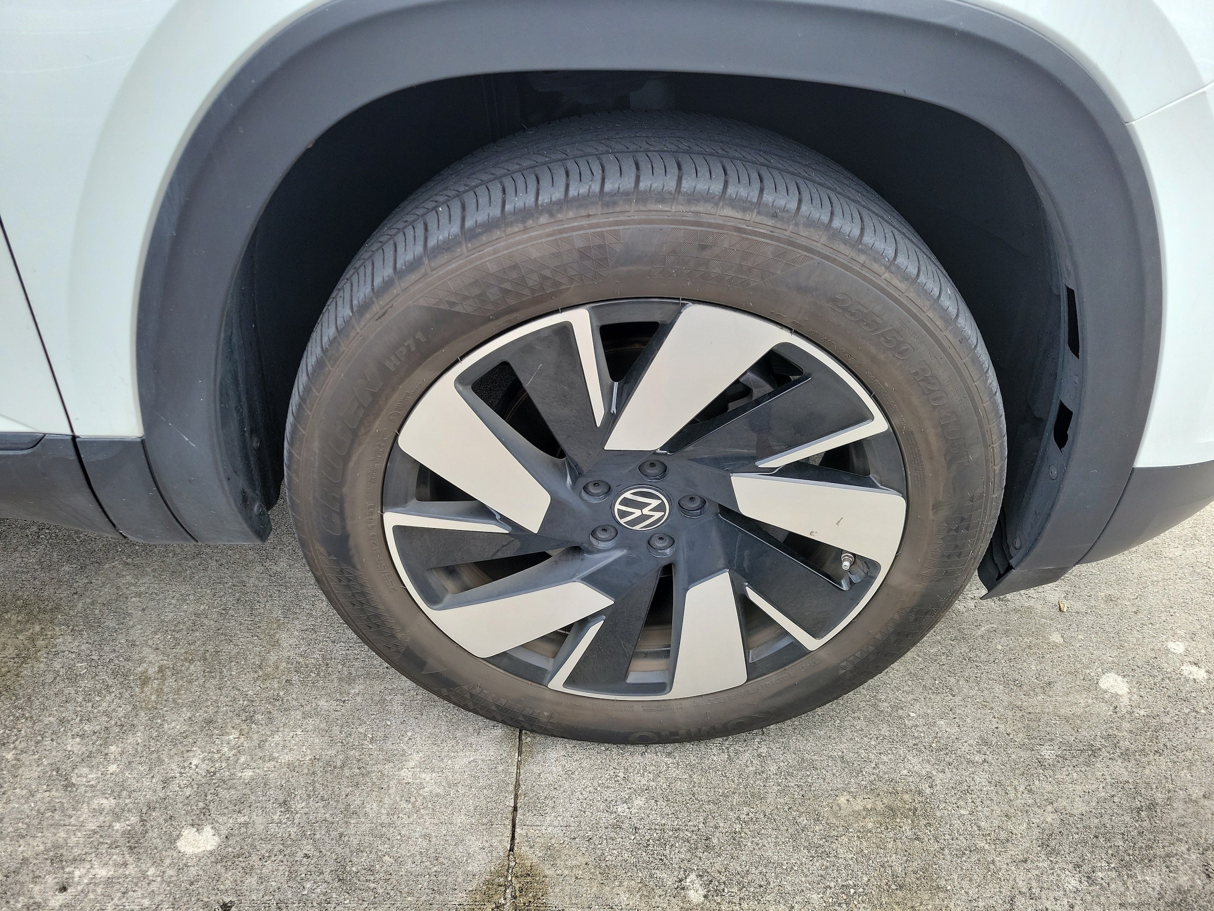 2024 Volkswagen Atlas Cross Sport SE w/Tech - Photo 11