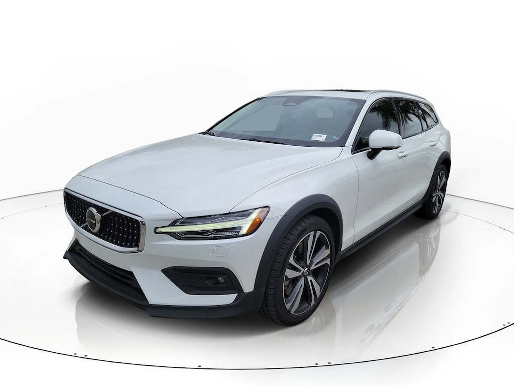Used 2023 Volvo V60 Cross Country B5 AWD Plus Wagon