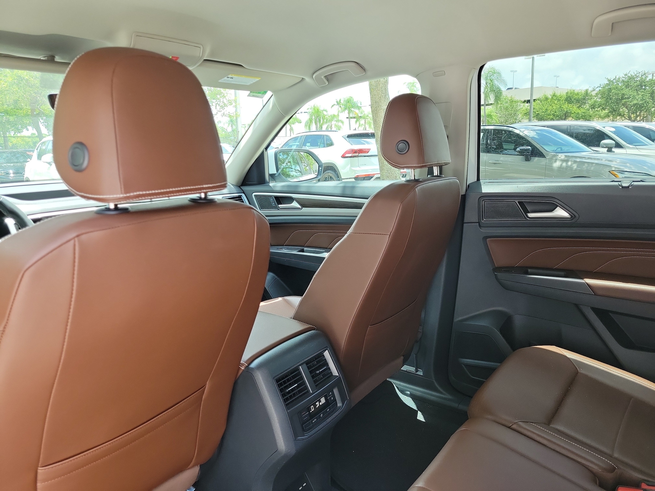 2023 Volkswagen Atlas SE w/Tech - Photo 14