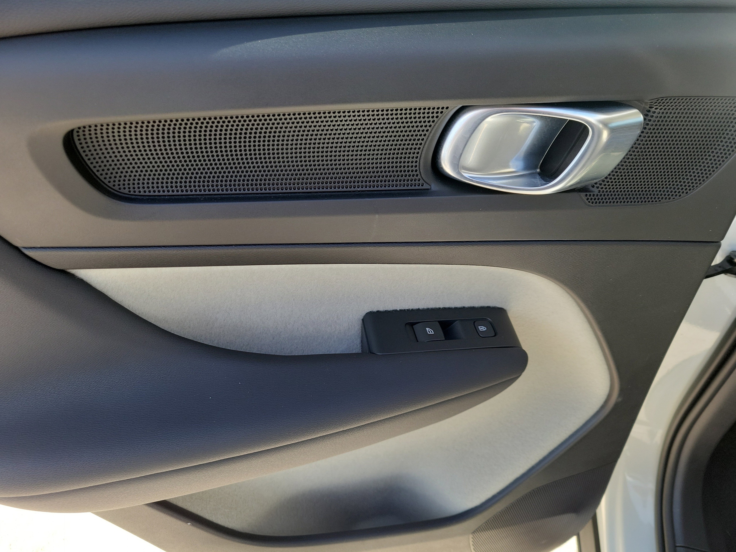 2024 Volvo XC40 Plus - Photo 16