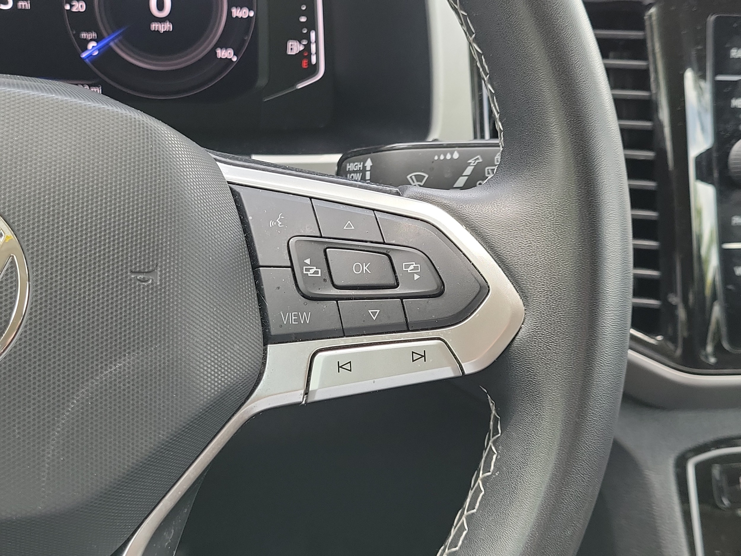 2023 Volkswagen Atlas SE w/Tech - Photo 22