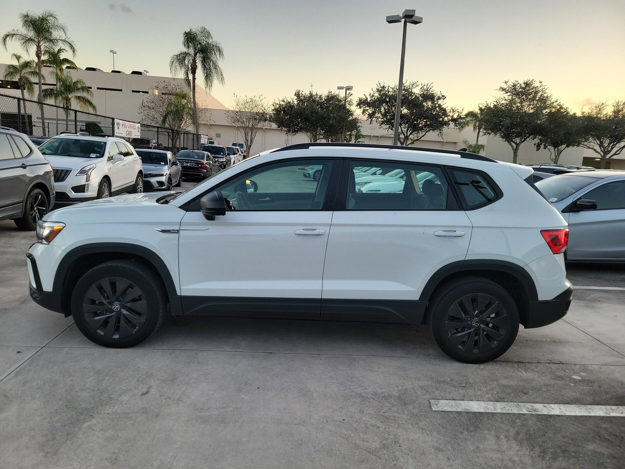 2023 Volkswagen Taos S photo 3