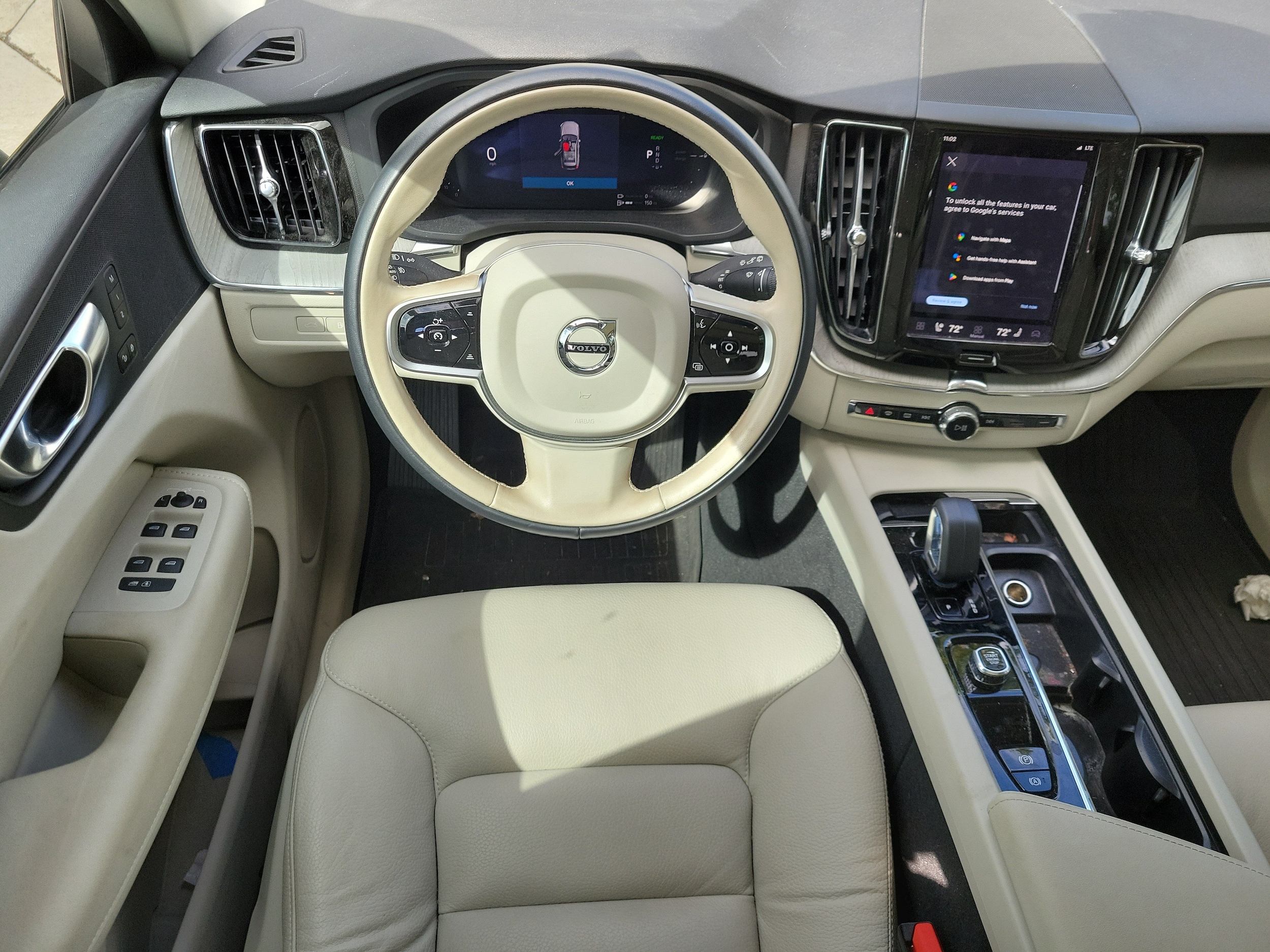 2025 Volvo XC60 Plus - Photo 13