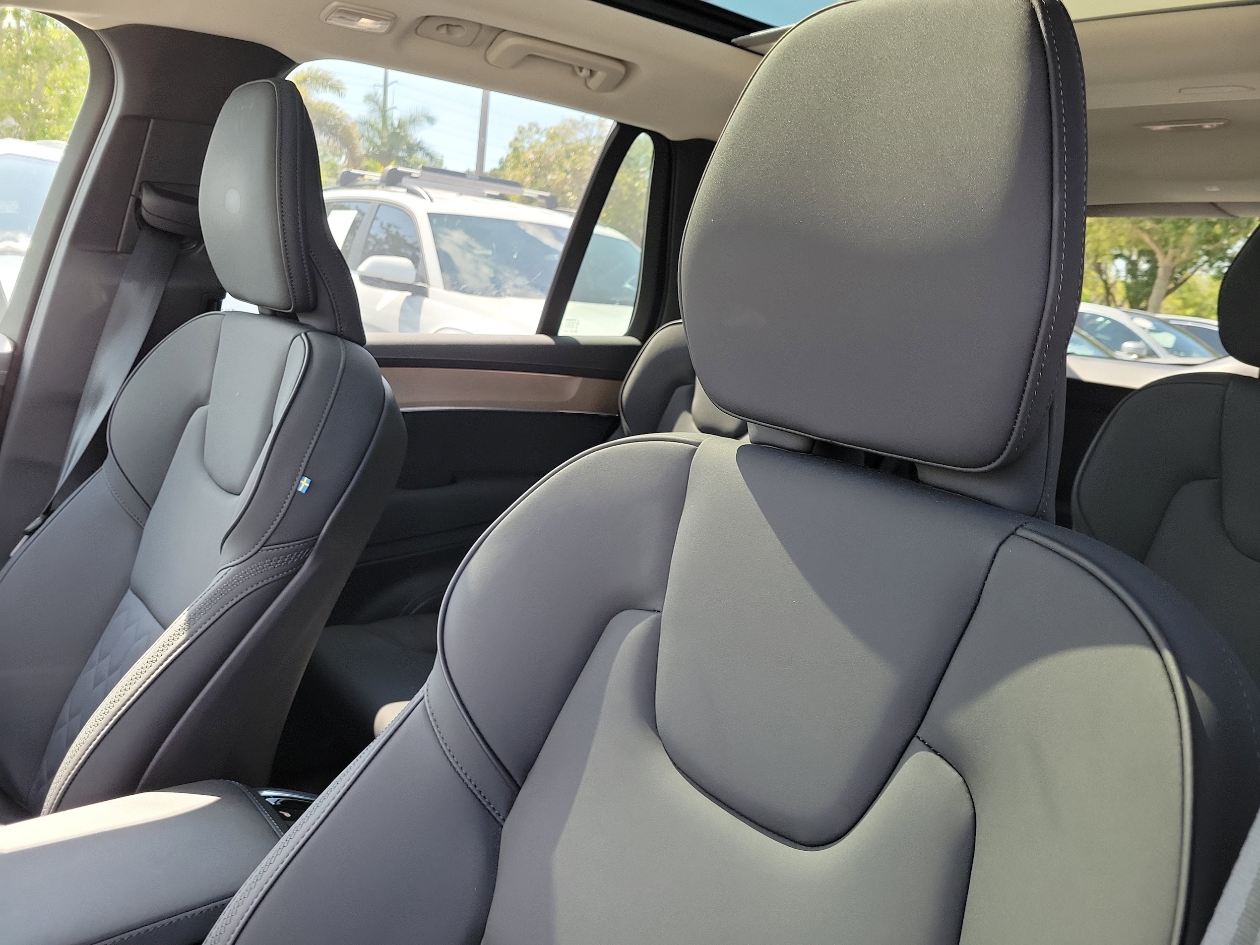 2025 Volvo XC90 Plus - Photo 21