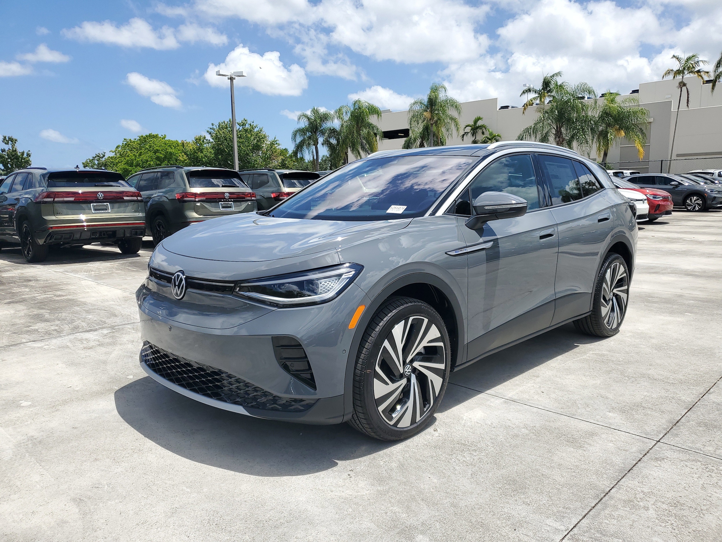 2025 Volkswagen ID.4 PRO S PLUS's photo