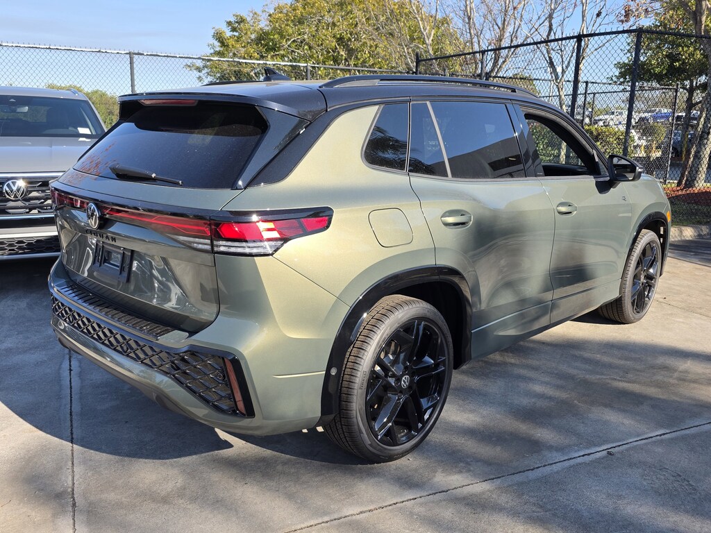 New 2026 Volkswagen Tiguan 2.0T SE R-Line Black SUV
