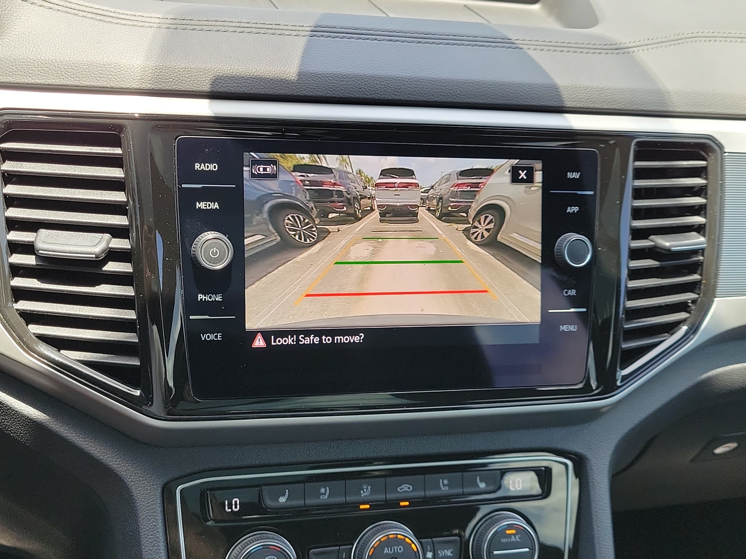 2023 Volkswagen Atlas Cross Sport SEL Premium R-Line - Photo 25
