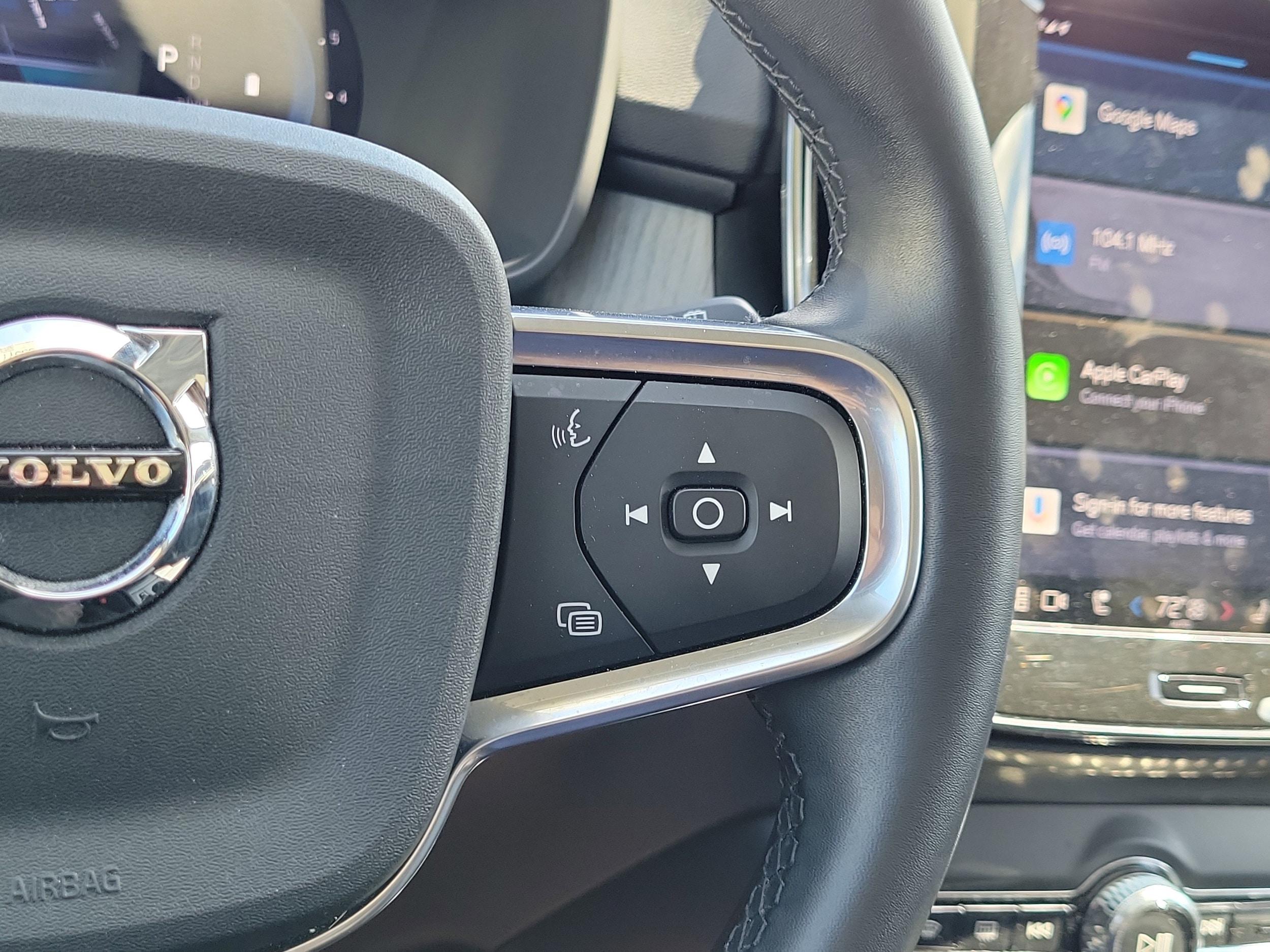 2025 Volvo XC40 Core - Photo 23