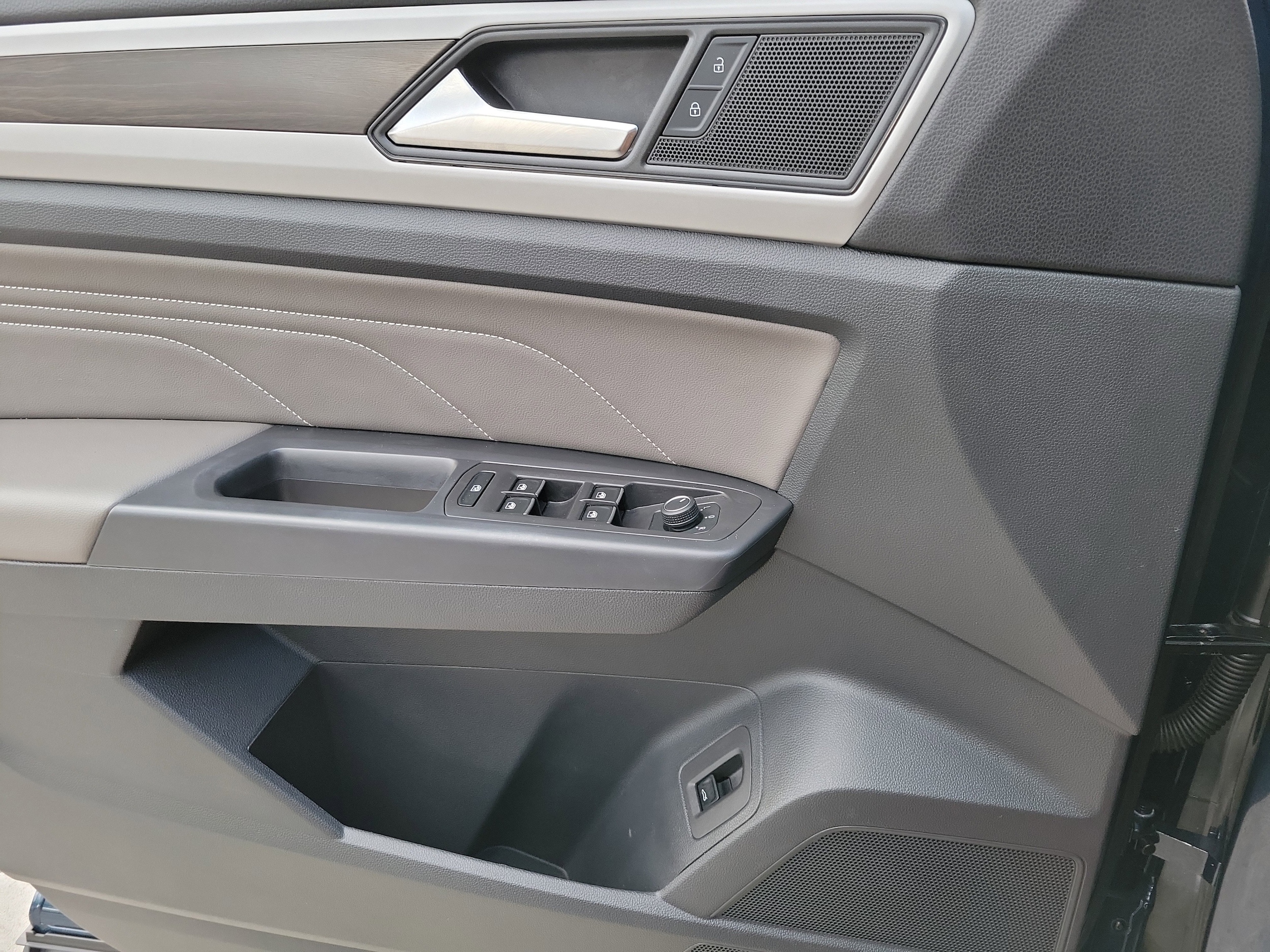 2023 Volkswagen Atlas SE w/Tech - Photo 22
