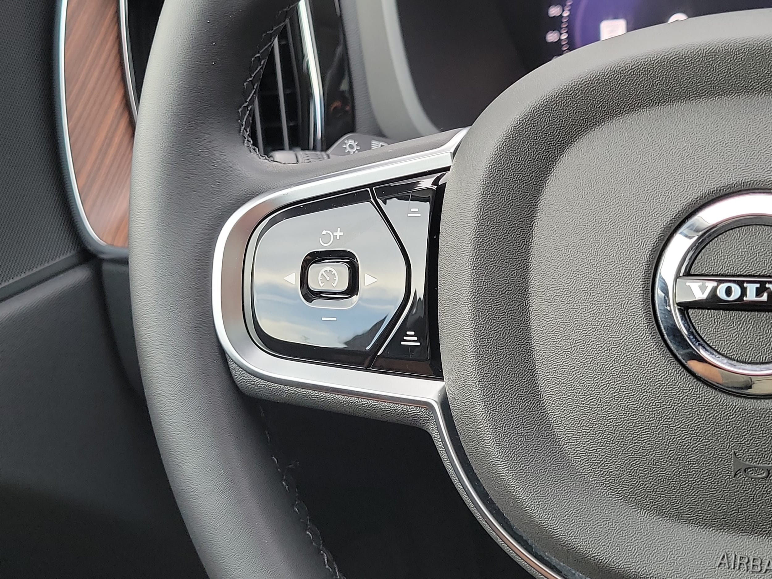 2024 Volvo XC60 Plus - Photo 23