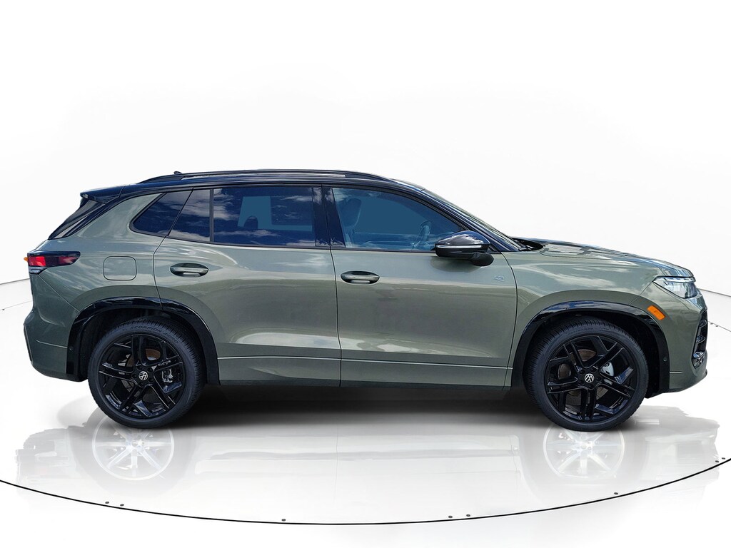 New 2026 Volkswagen Tiguan 2.0T SE R-Line Black SUV