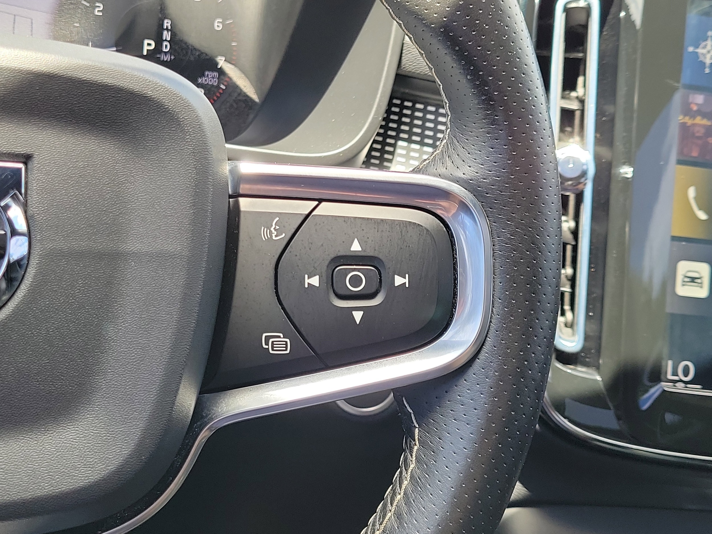 2021 Volvo XC40 R-Design - Photo 26