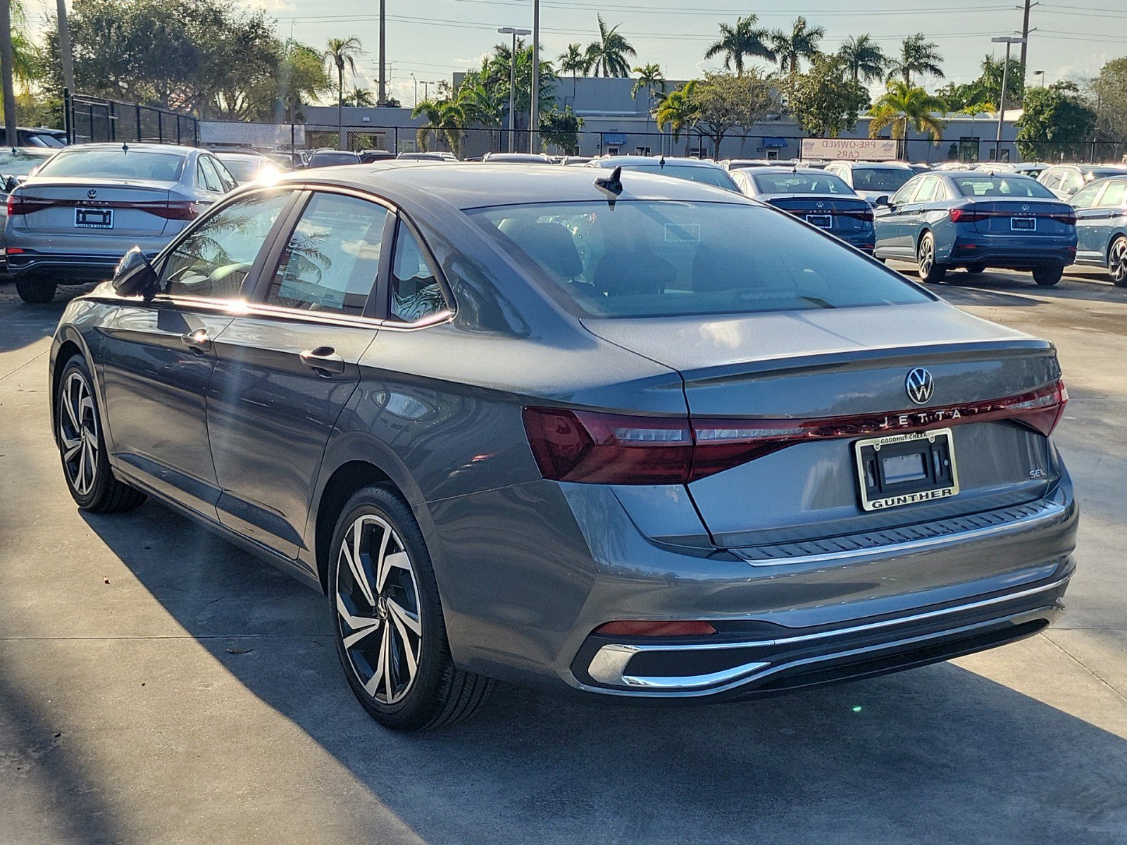 2025 Volkswagen Jetta 1.5T SEL photo 4