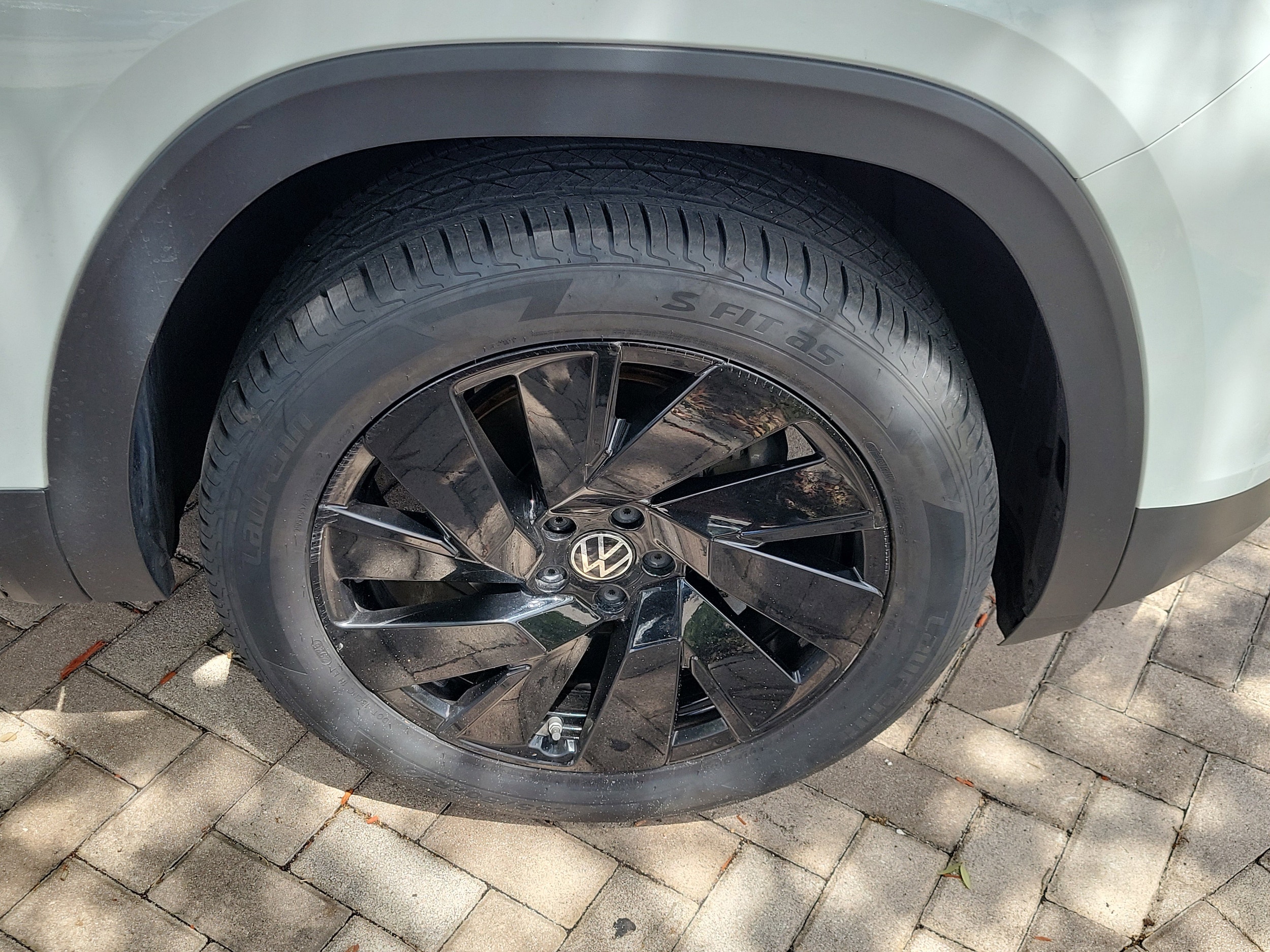 2024 Volkswagen Atlas Cross Sport SE w/Tech - Photo 11
