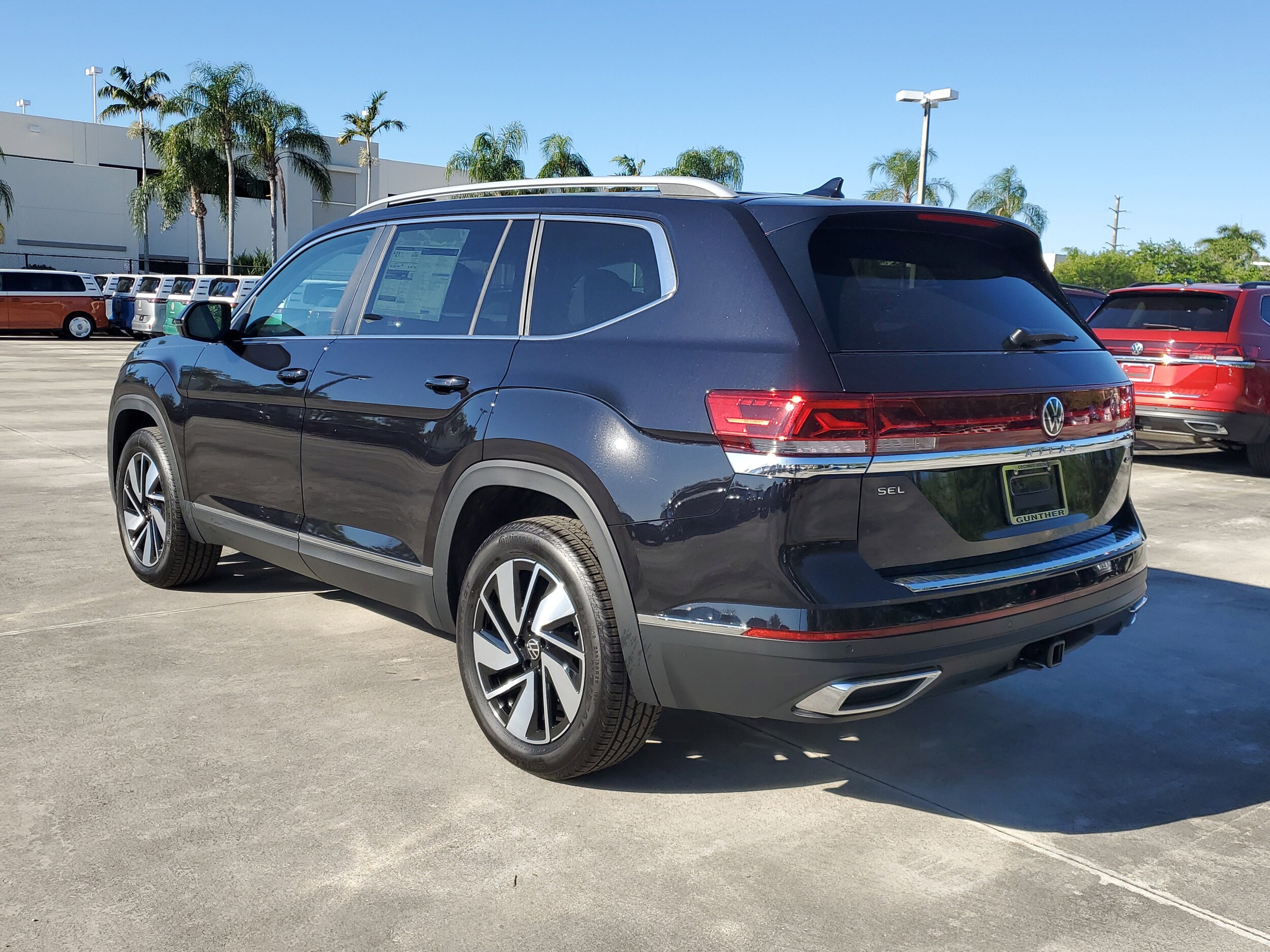 2025 Volkswagen Atlas SEL photo 4